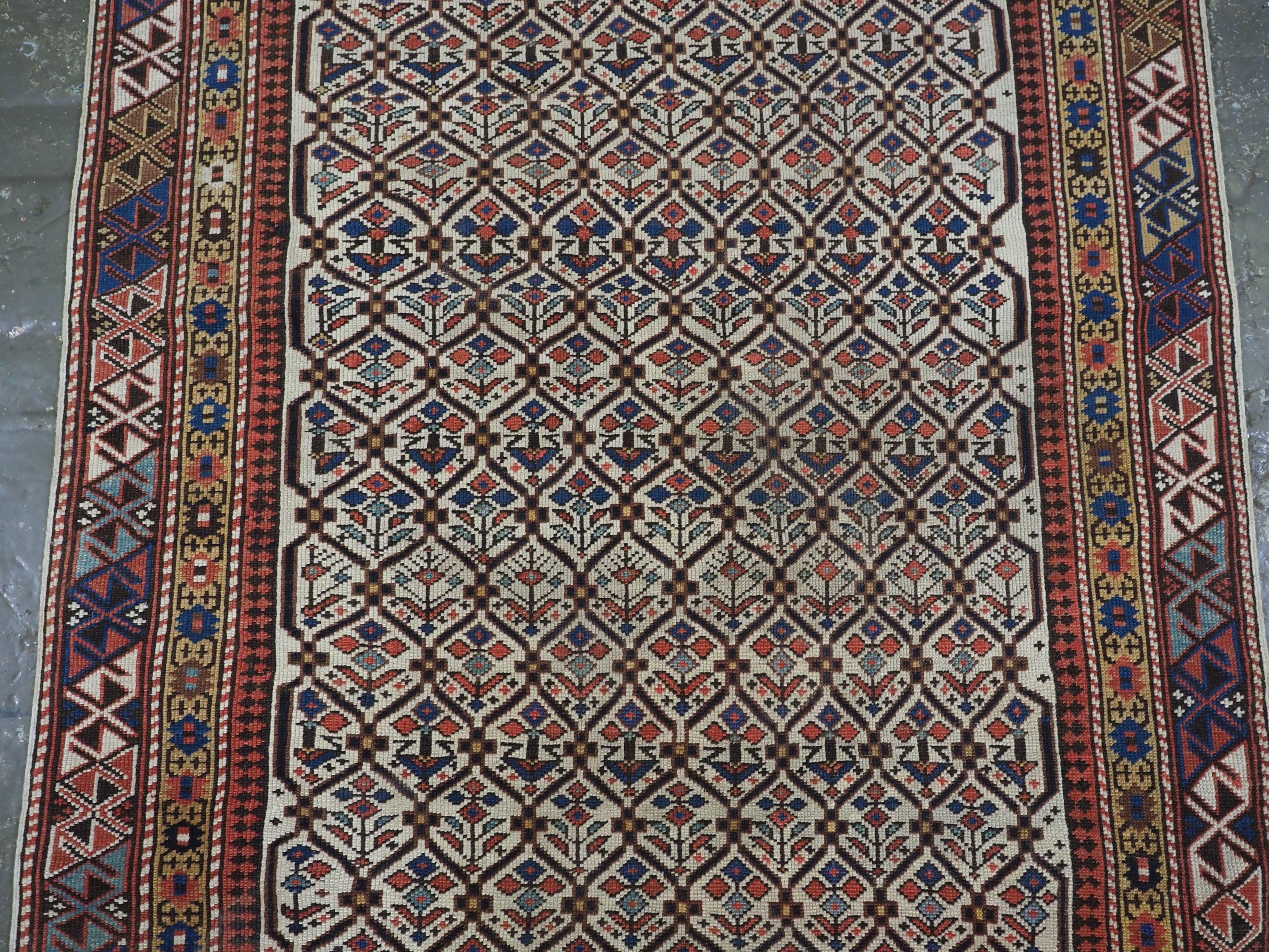 Antiker kaukasischer Schirwan-Gebetteppich mit floralem Gitter. .  Um 1880. (Asiatisch) im Angebot