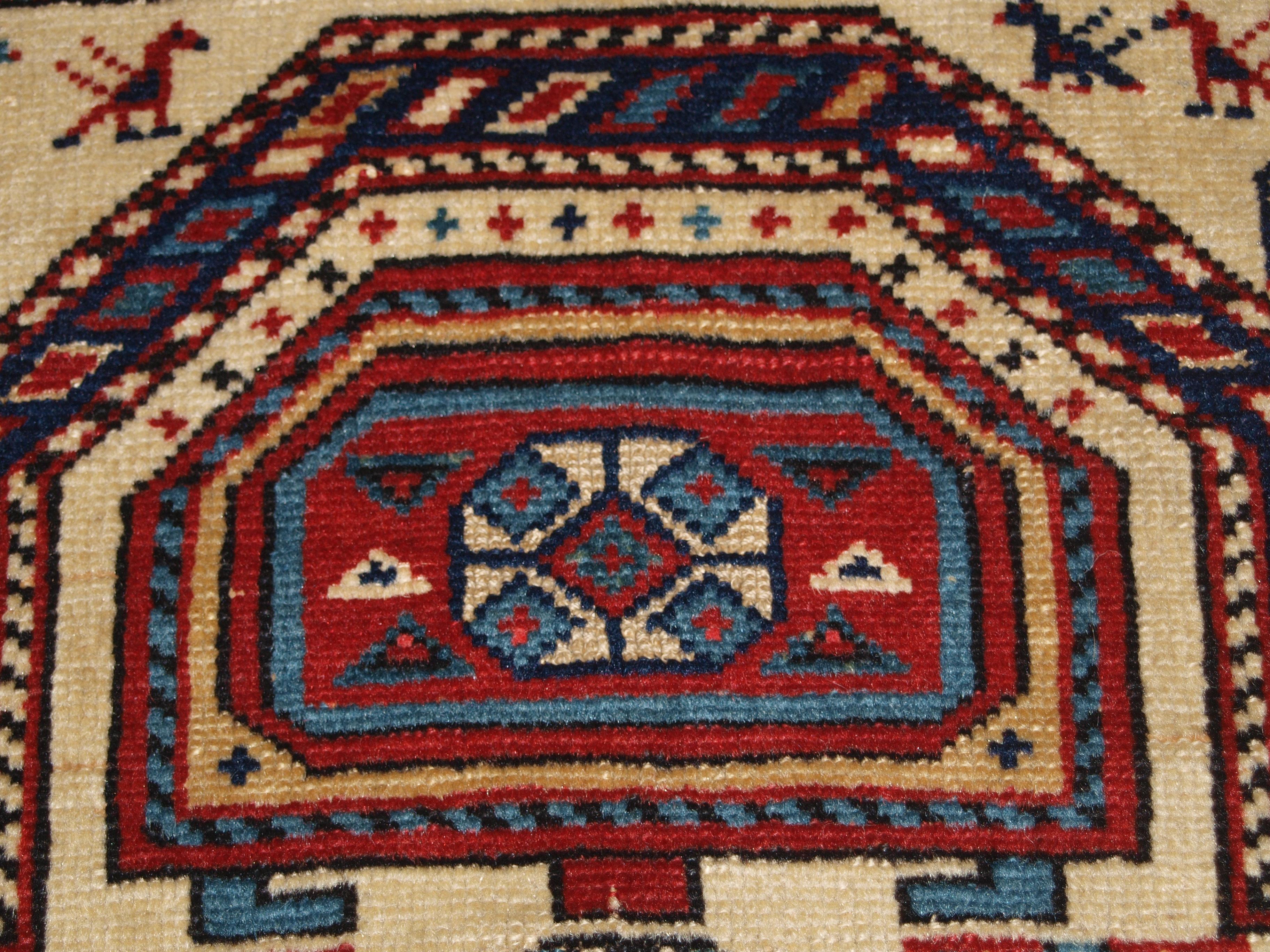Tissé à la main Tapis caucasien ancien de prière Shirvan avec motif en treillis
