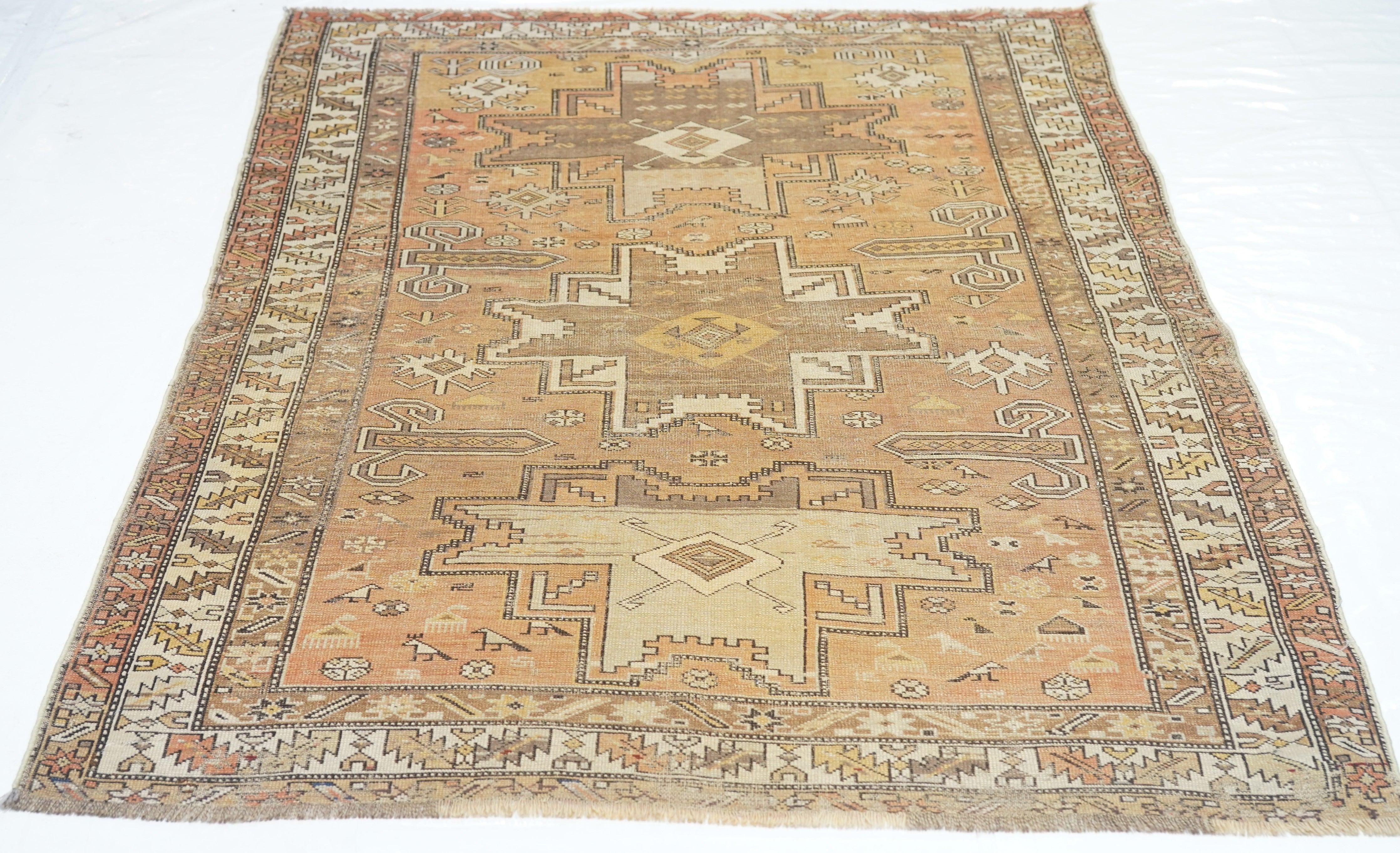 Tapis ancien caucasien Shirvan 3'11'' x 5'1'' en vente 1
