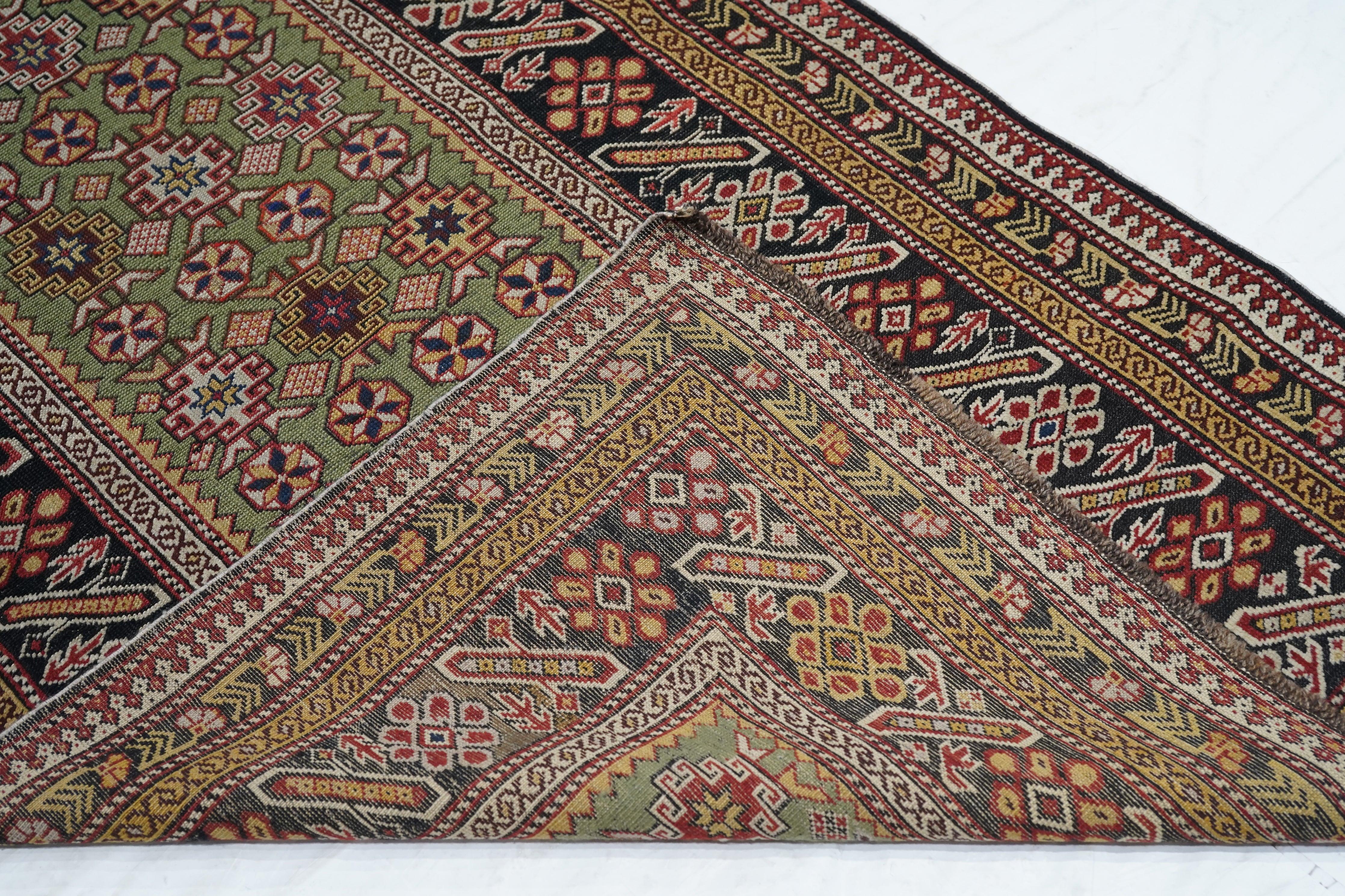 Tapis Shirvan caucasien ancien 3'6'' x 6'9'' en vente 3