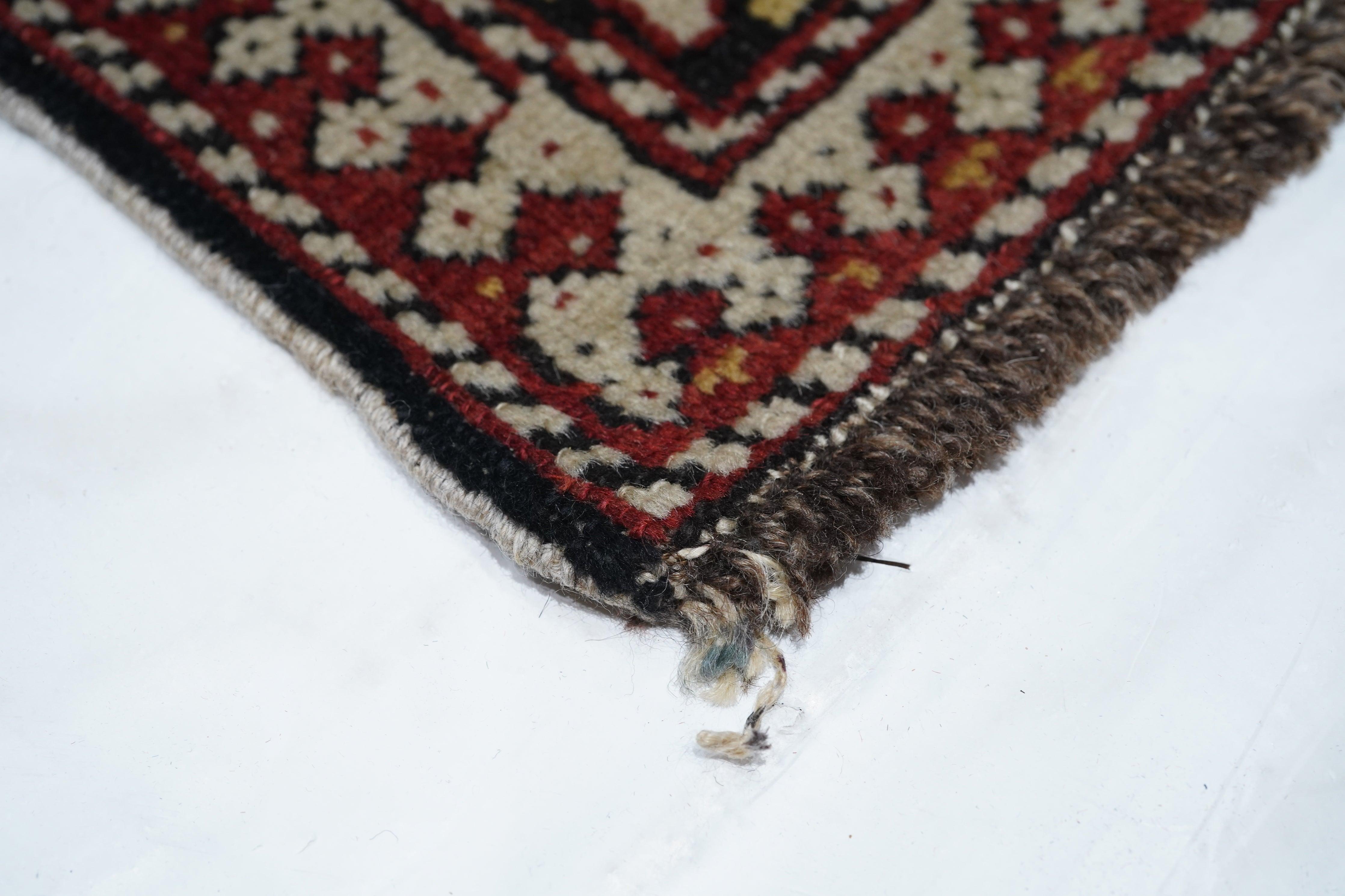 Caucasien Tapis Shirvan caucasien ancien 3'6'' x 6'9'' en vente