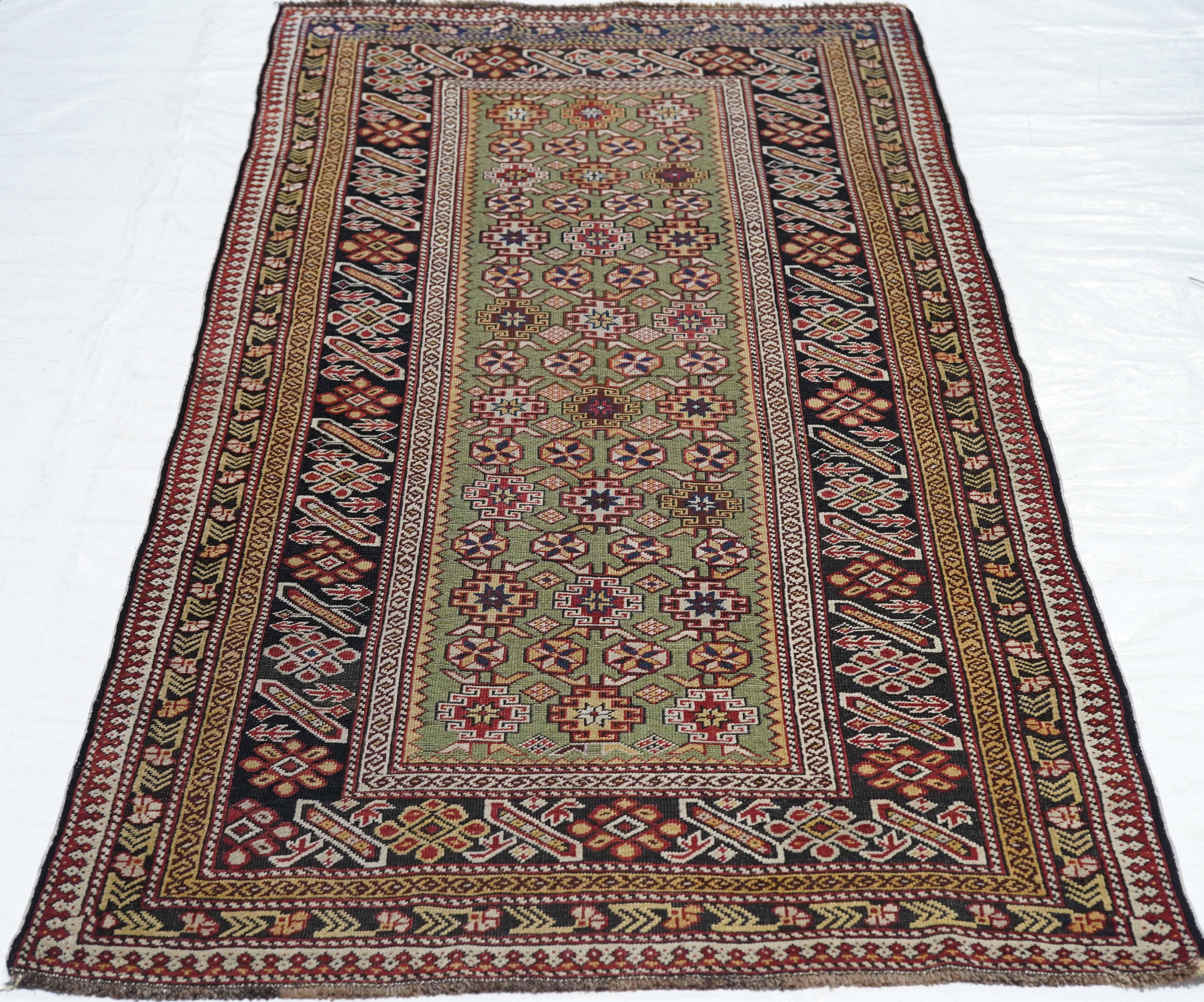 Tapis Shirvan caucasien ancien 3'6'' x 6'9'' Bon état - En vente à New York, NY
