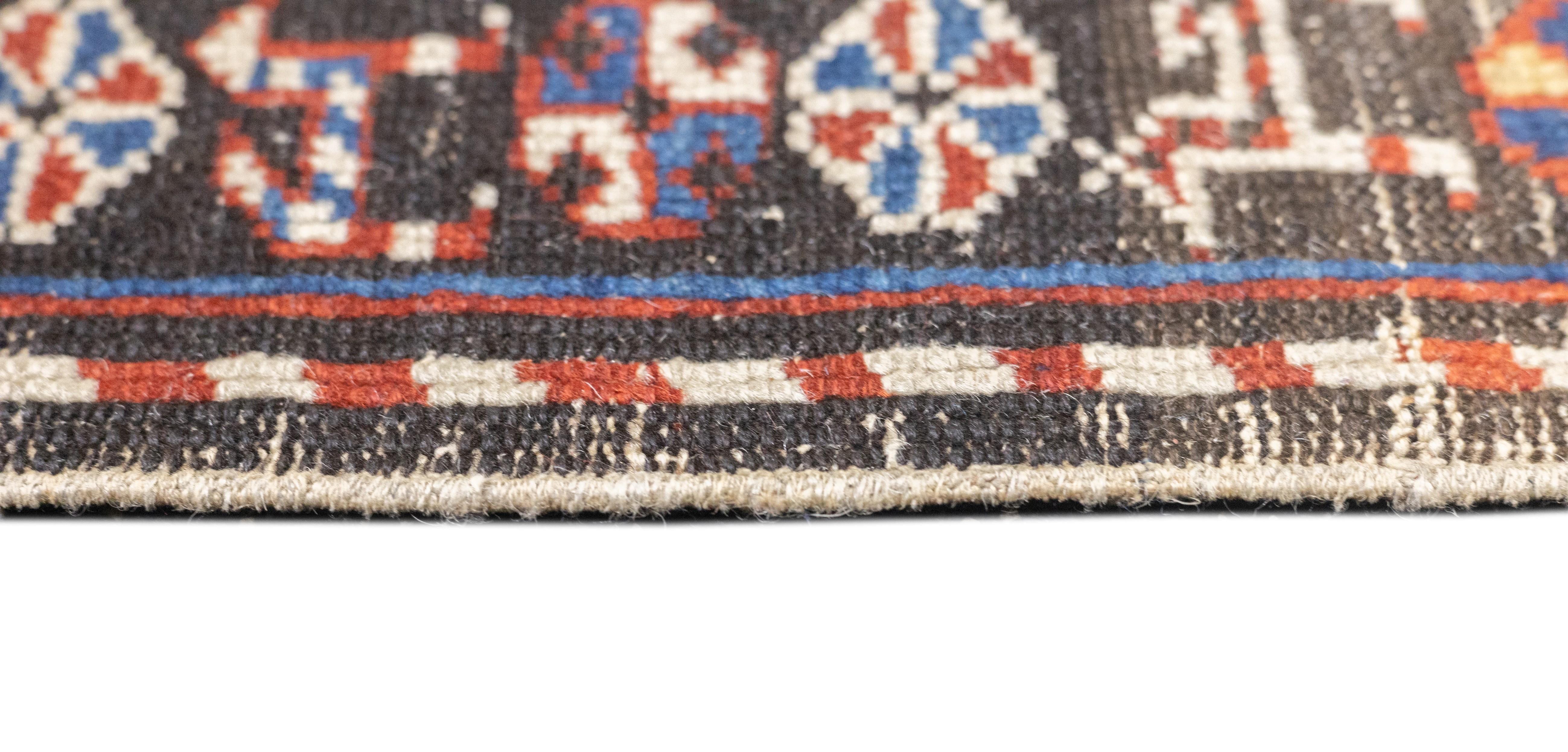 Tapis Shirvan caucasien ancien de 3'8'' x 5'8'' en vente 1