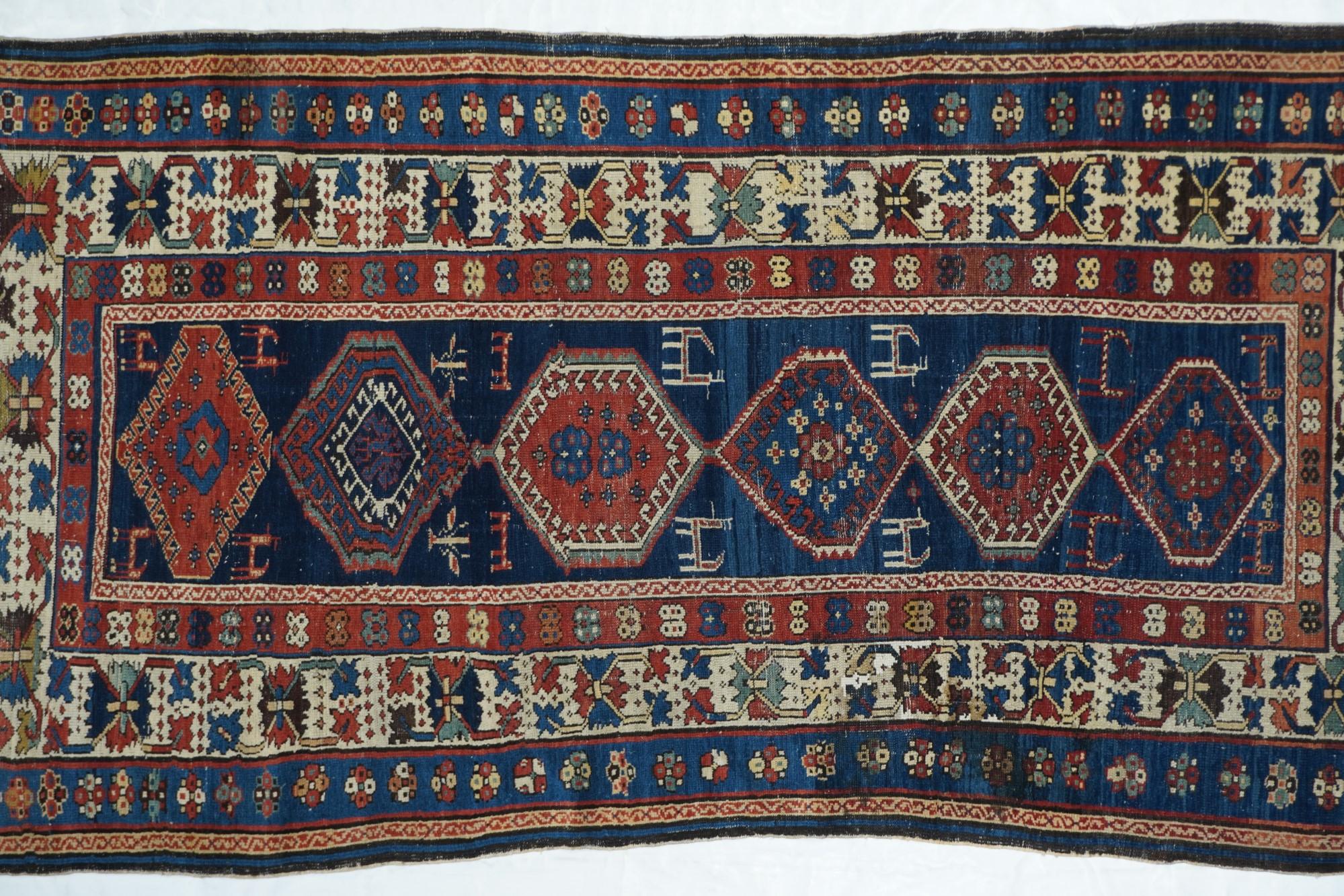 Antiker kaukasischer Shirvan-Teppich 3''9'''' x 7''3'''' (Asiatisch) im Angebot
