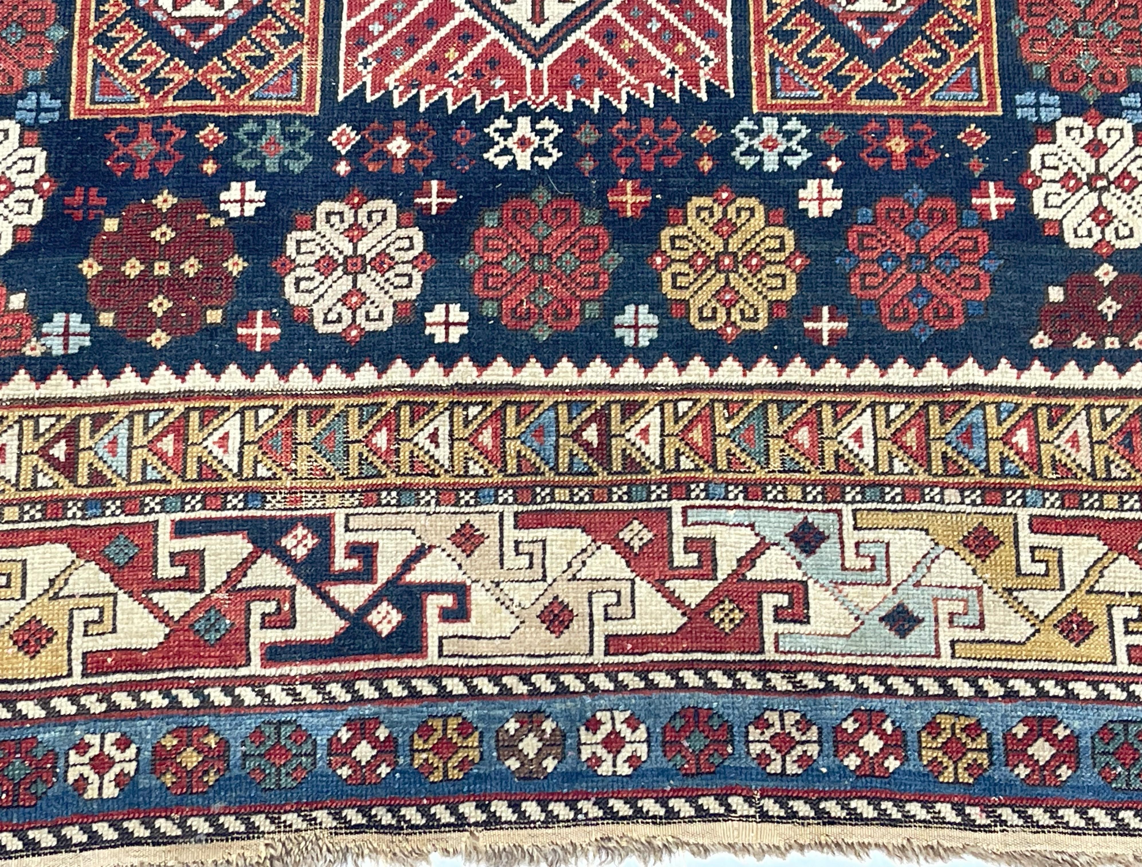 Noué à la main Tapis ancien caucasien Shirvan 4'0