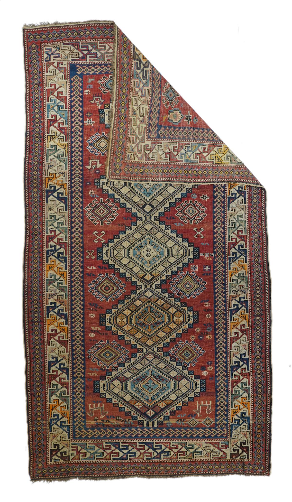 Antiker kaukasischer Schirwan-Teppich 5'3'' x 9'7''.  Ostkaukasische, westkaspische kaukasische Teppiche, hauptsächlich Streuteppiche in geometrischen Mustern, einige Gebete, aus einer Vielzahl von Dörfern. Marasali Gebetsteppiche gelten als die