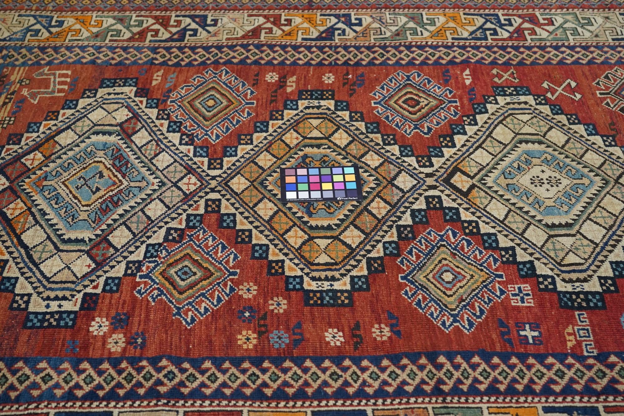 Antiker kaukasischer Schirwan-Teppich 5'3'' x 9'7'' im Zustand „Gut“ im Angebot in New York, NY