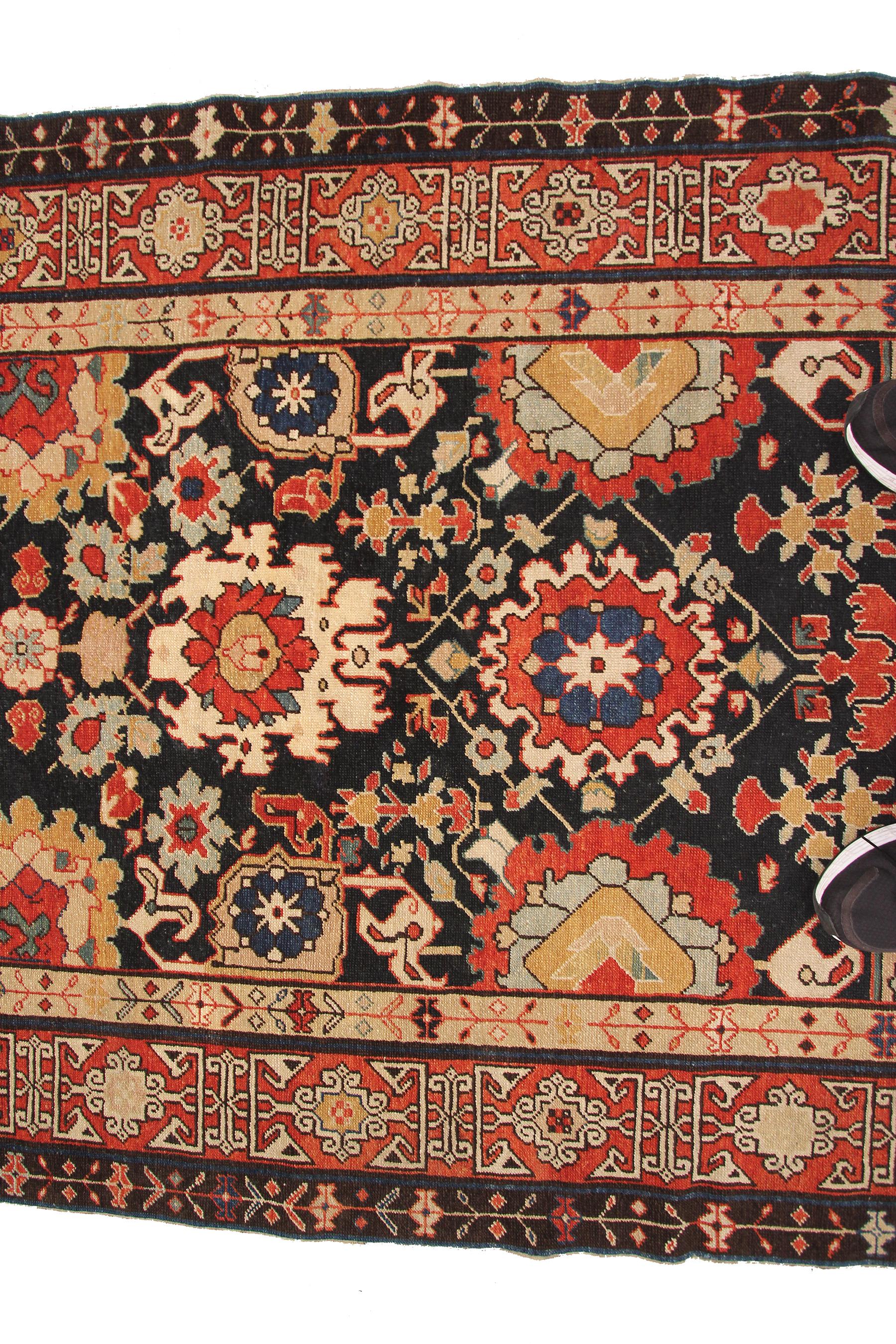 Antiker kaukasischer antiker Schirwan-Teppich Antiker Schirwan-Teppich Bold Geometrischer Schwarz, 1920 (Wolle)