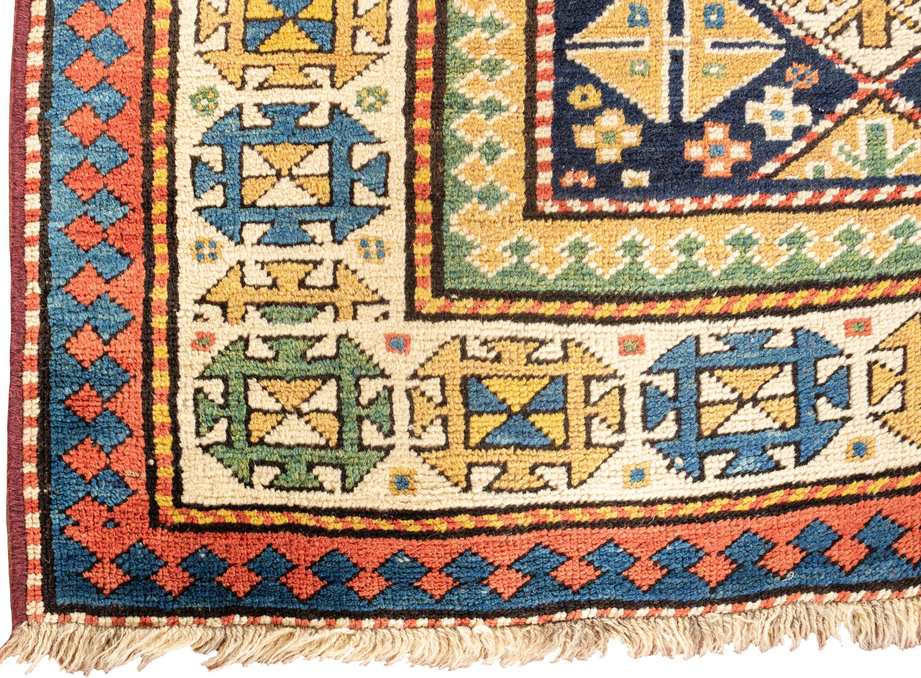 Antiker kaukasischer Schirwan-Teppich, um 1880, 1,83 m x 1,83 m (Kaukasisch) im Angebot