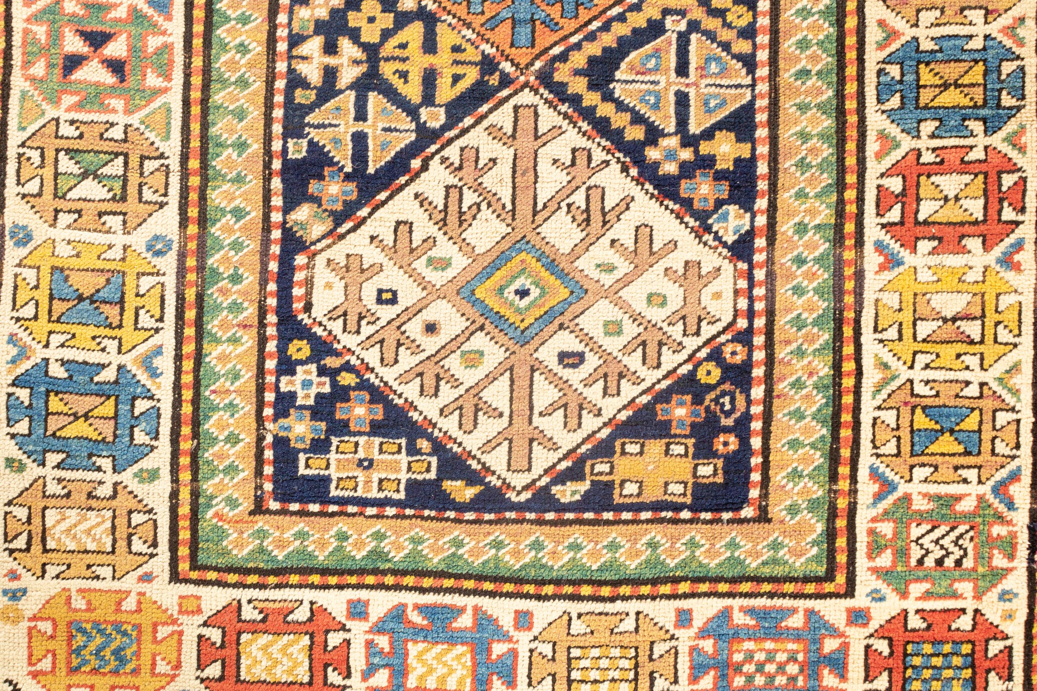 Antiker kaukasischer Schirwan-Teppich, um 1880, 1,83 m x 1,83 m im Zustand „Gut“ im Angebot in Secaucus, NJ