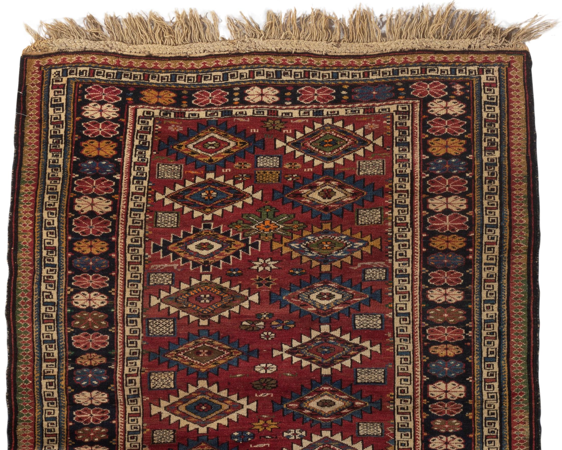 Tapis Shirvan caucasien ancien, circa 1880 Bon état - En vente à Secaucus, NJ