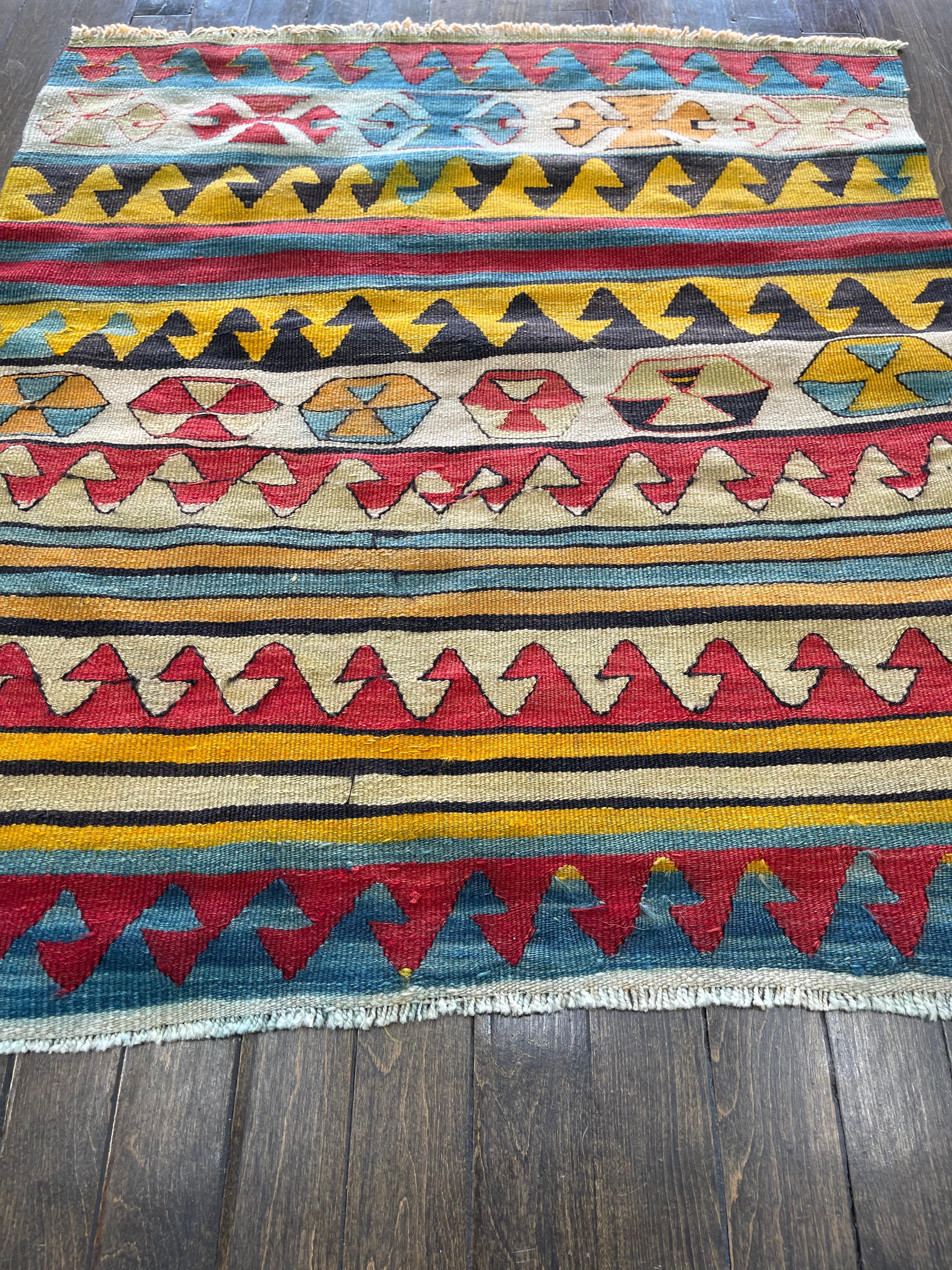 Antiker kaukasischer Schirwan-Teppich um 1900 (Kaukasisch) im Angebot