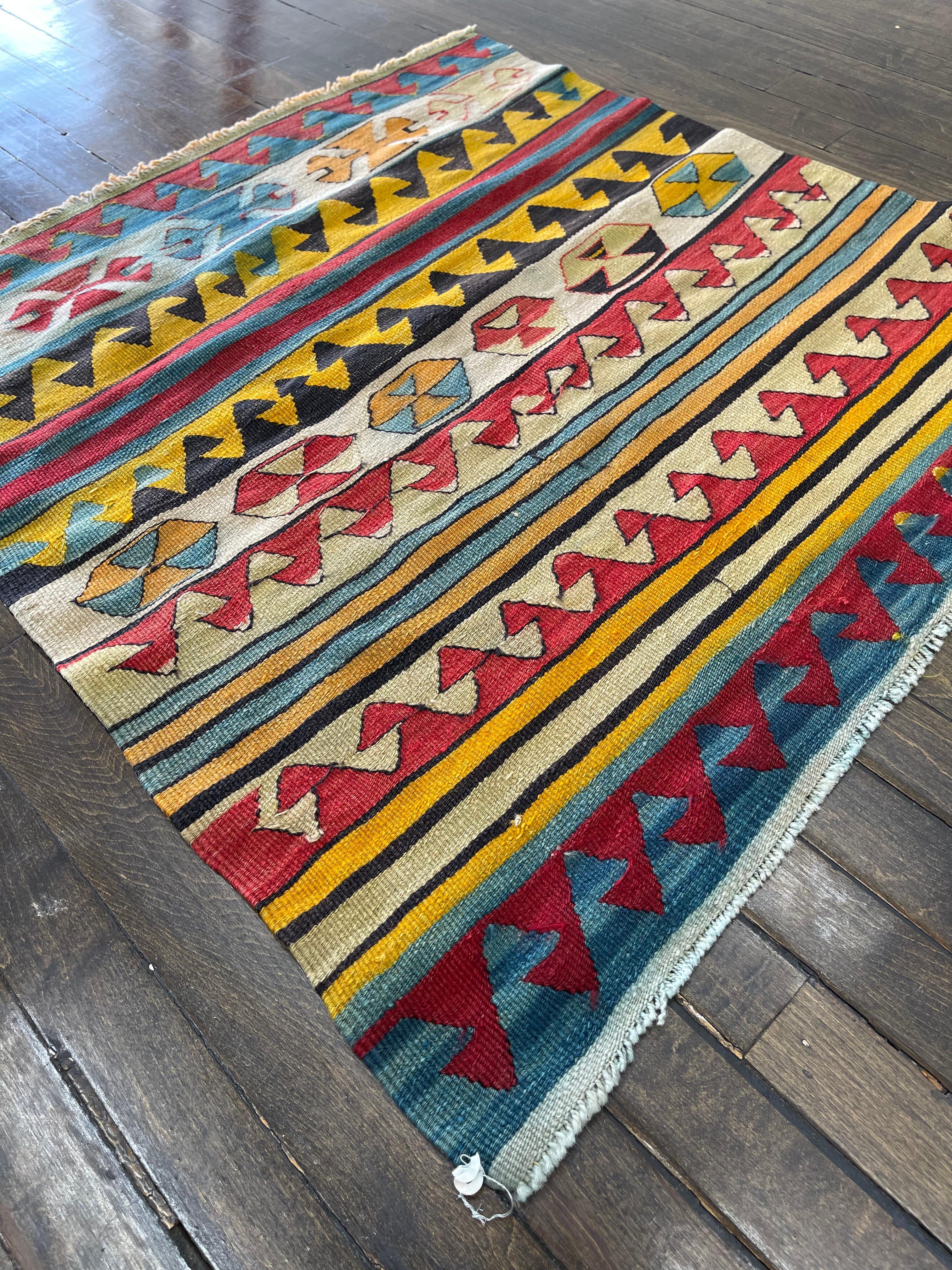 Antiker kaukasischer Schirwan-Teppich um 1900 (Pflanzlich gefärbt) im Angebot