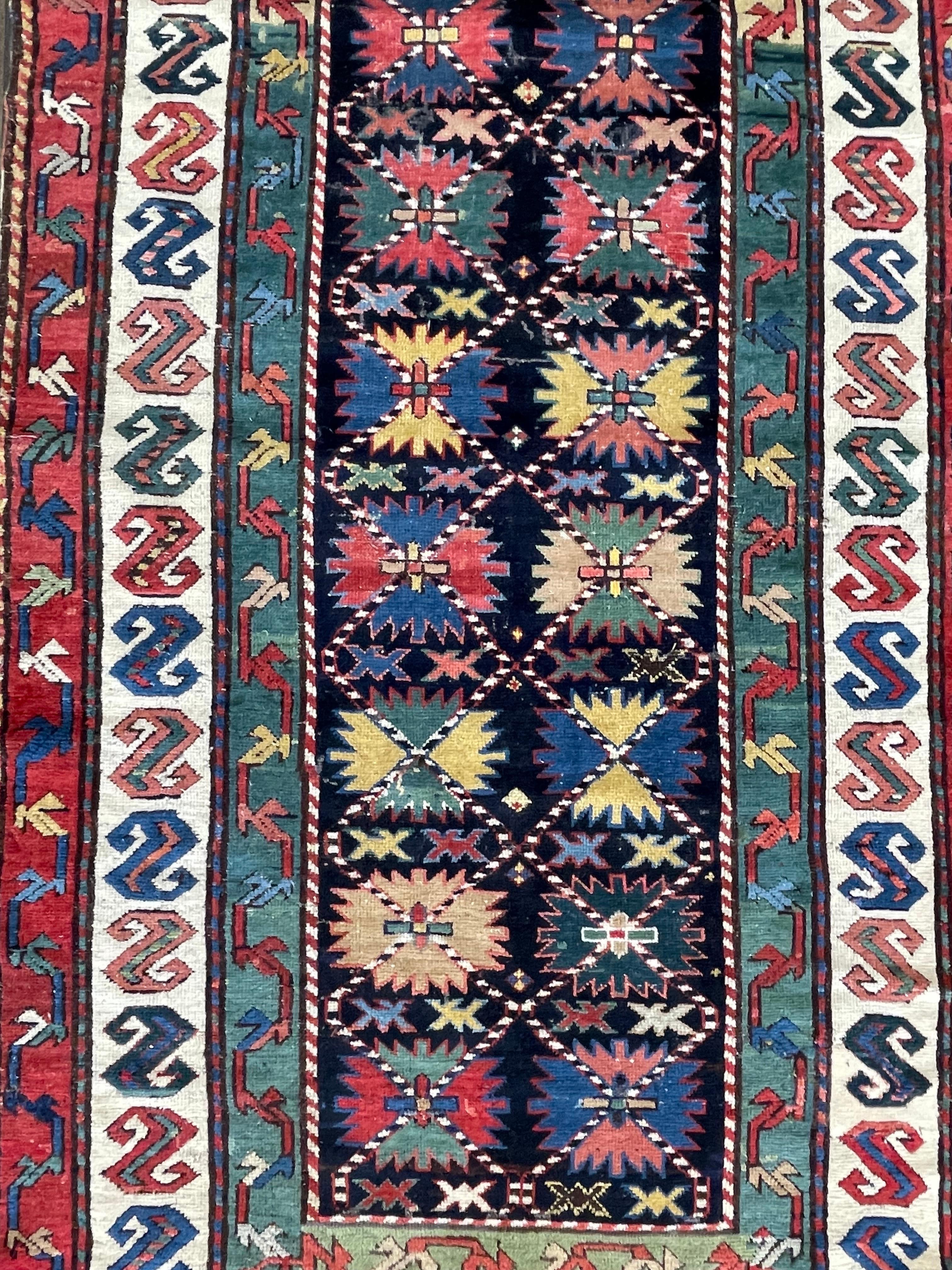 Teinture végétale Tapis Shirvan caucasien ancien, vers 1900 en vente