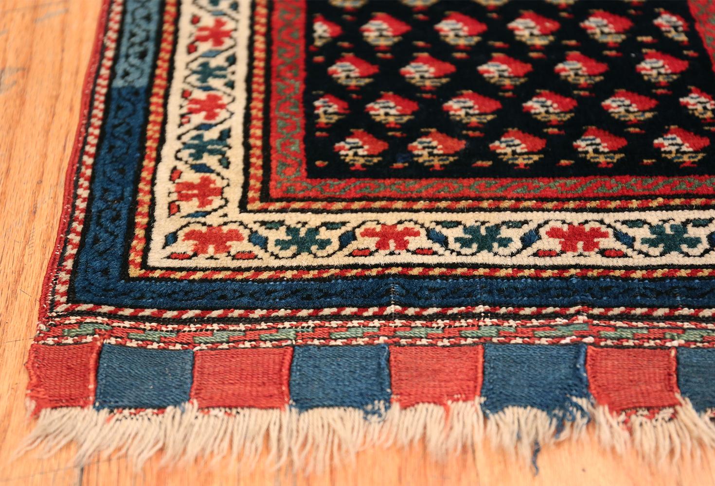 Antique Caucasian Shirvan Rug. Size: 1 ft 7 in x 7 ft 8 in  In Excellent Condition For Sale In New York, NY