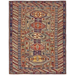 Kaukasischer Schirwan-Teppich des späten 19. Jahrhunderts ( 1,42 m x 1,83 m – 104 x 134 cm)