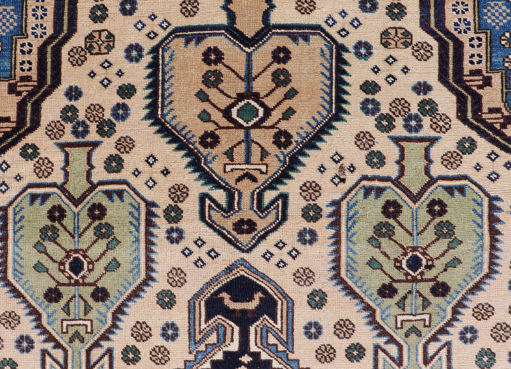 Antiker kaukasischer Schirwan-Teppich in Blau, Grün und Creme mit Stammesmuster im Angebot 2
