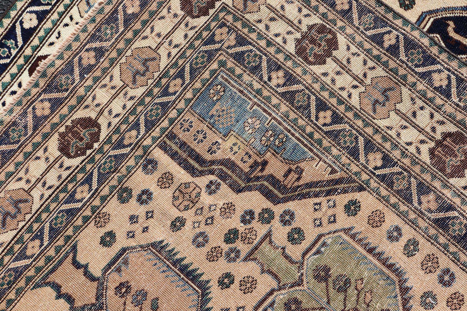 Antiker kaukasischer Schirwan-Teppich in Blau, Grün und Creme mit Stammesmuster im Angebot 4