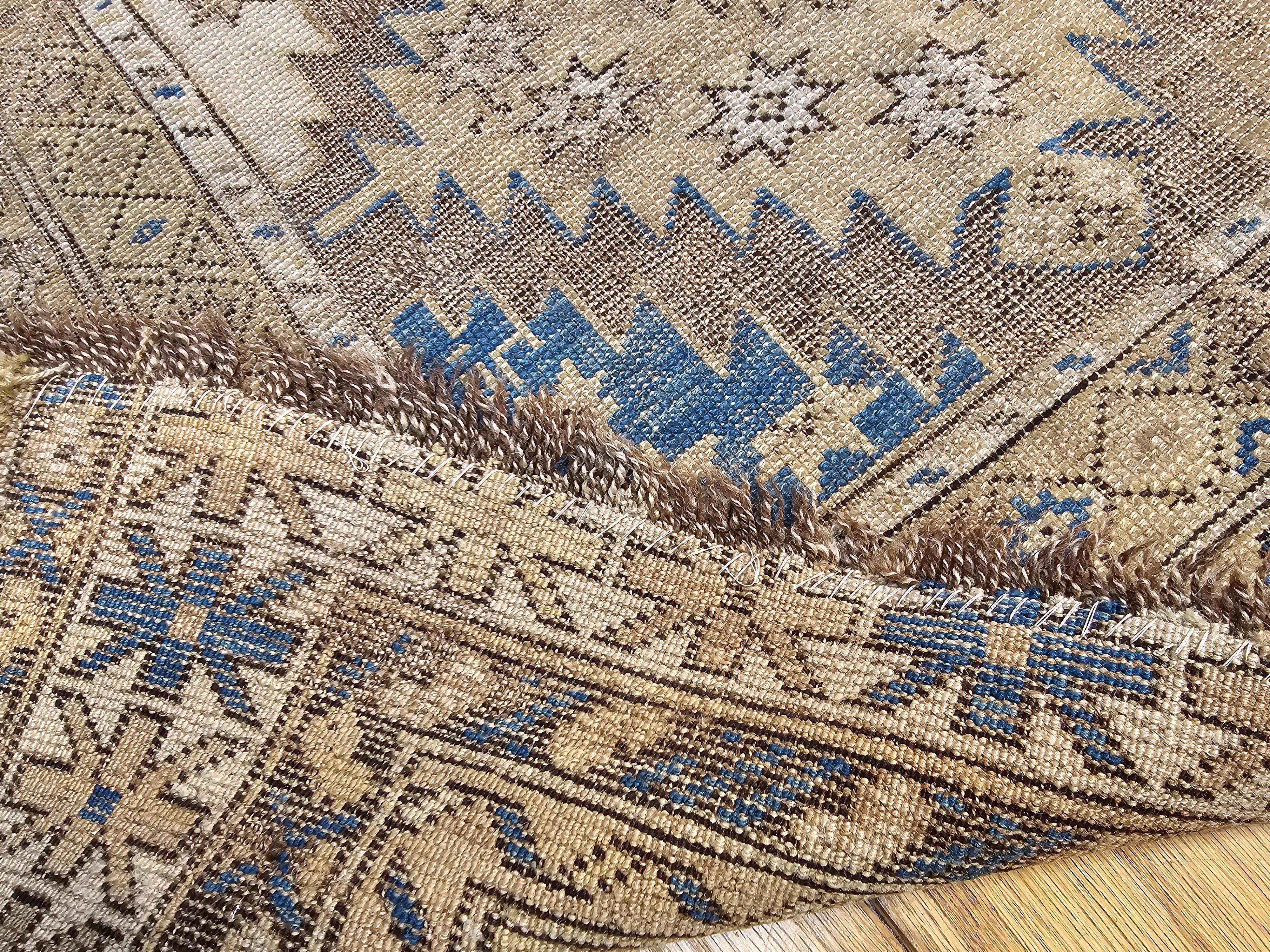 Antiker kaukasischer Schirwan-Teppich aus blassblauem, elfenbeinfarbenem, Kamel- und Schokoladenholz im Angebot 12