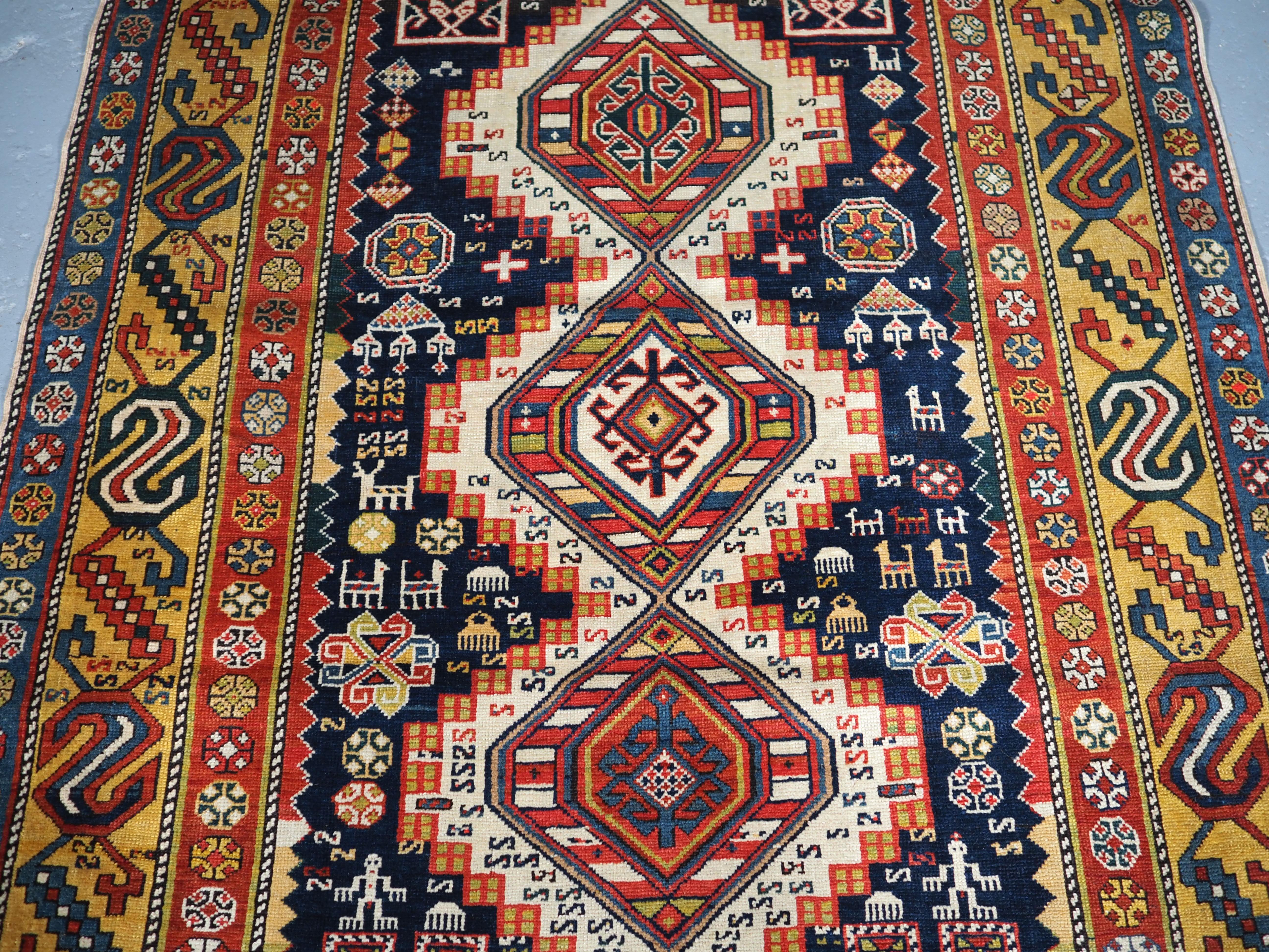 Georgien Tapis Shirvan caucasien ancien de style classique à médaillons reliés entre eux en vente