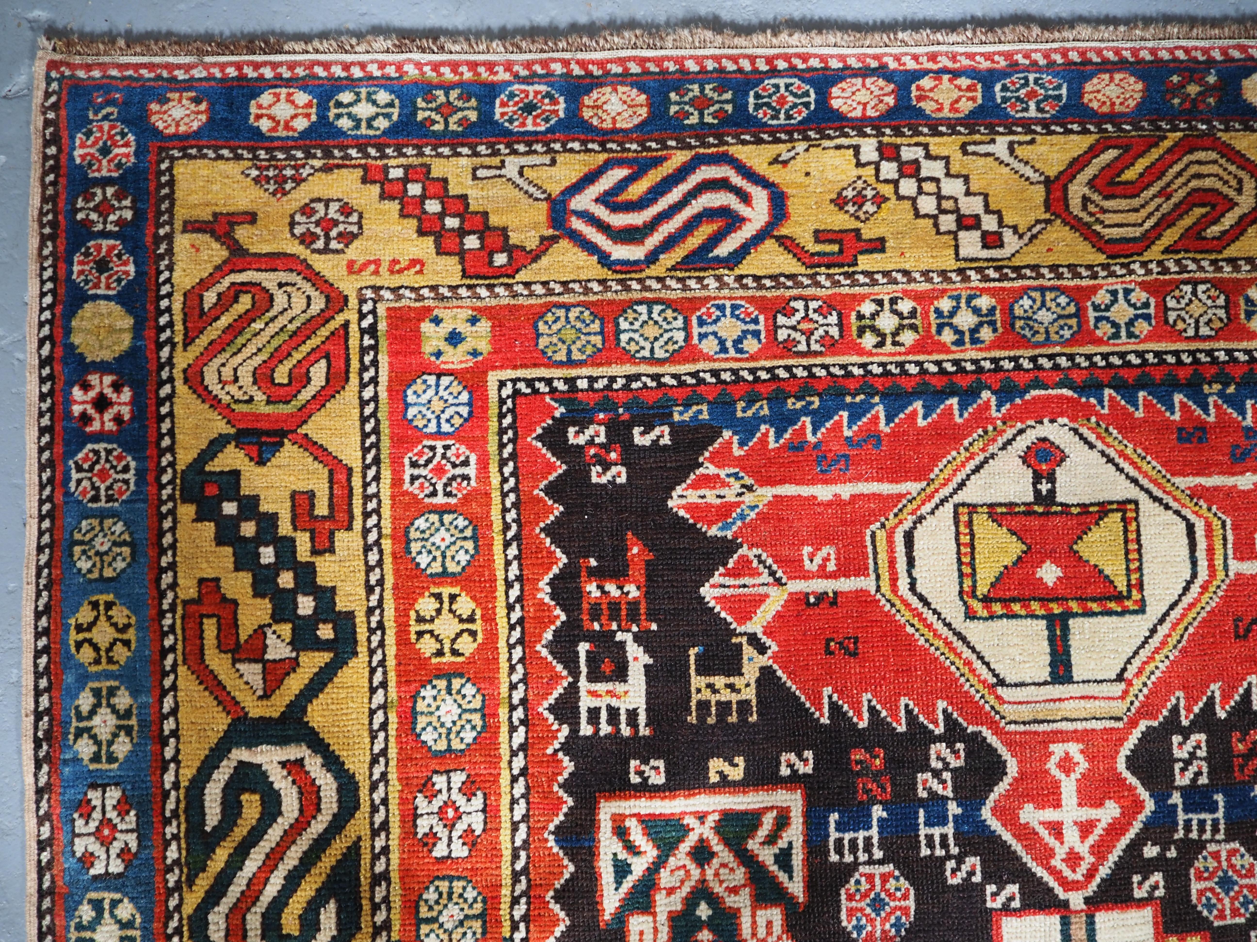 Antique Caucasian Shirvan Rug of Classic Linked Medallion Design In Good Condition For Sale In Moreton-In-Marsh, GB