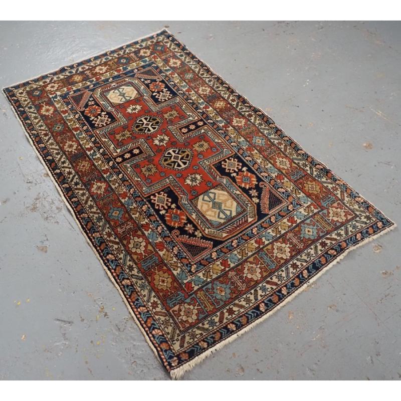 Antiker kaukasischer Schirwan-Teppich mit 
