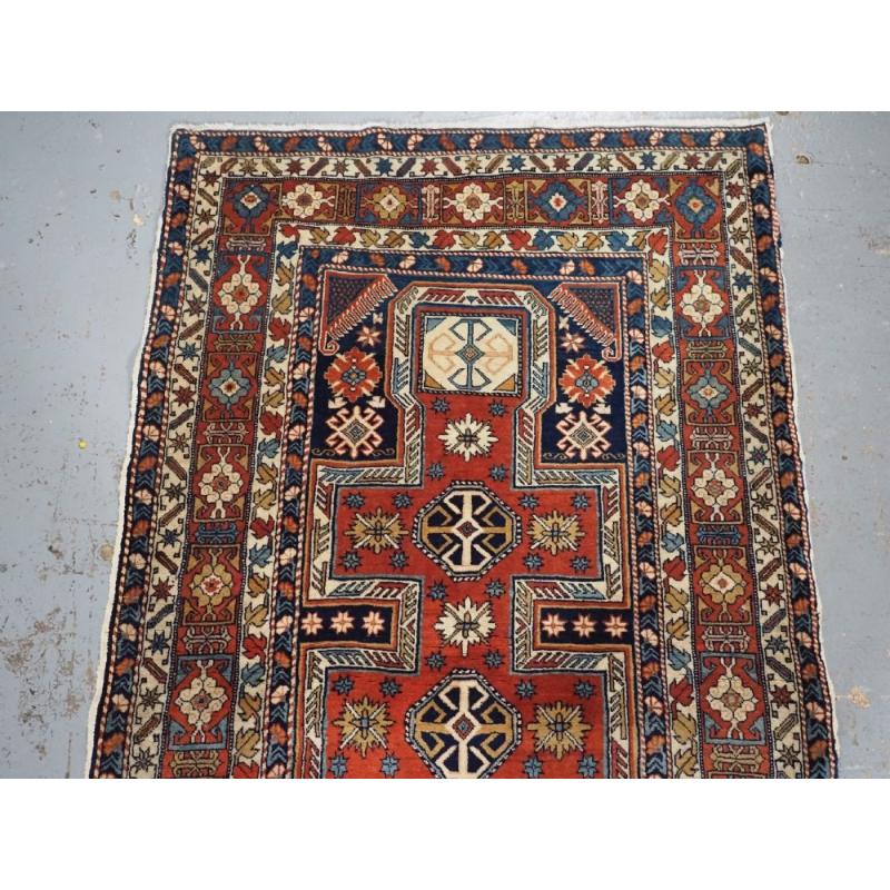 Antiker kaukasischer Schirwan-Teppich in kleiner Größe, Surahani-Design, um 1900/20 (Kaukasisch) im Angebot