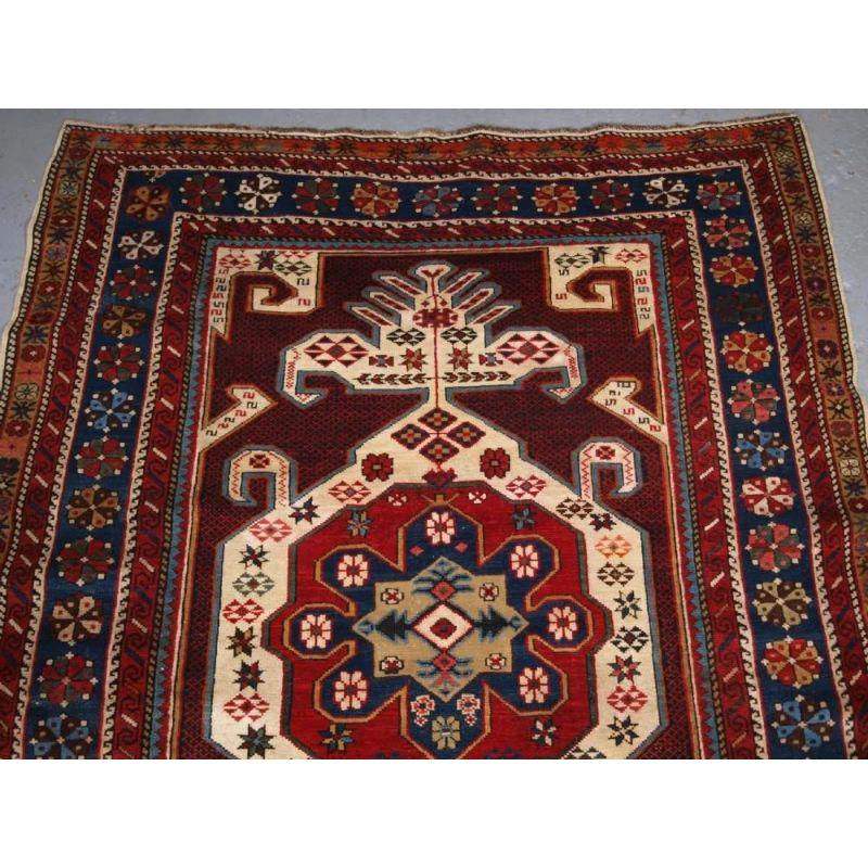 Caucasien Tapis Shirvan caucasien ancien avec motif en 