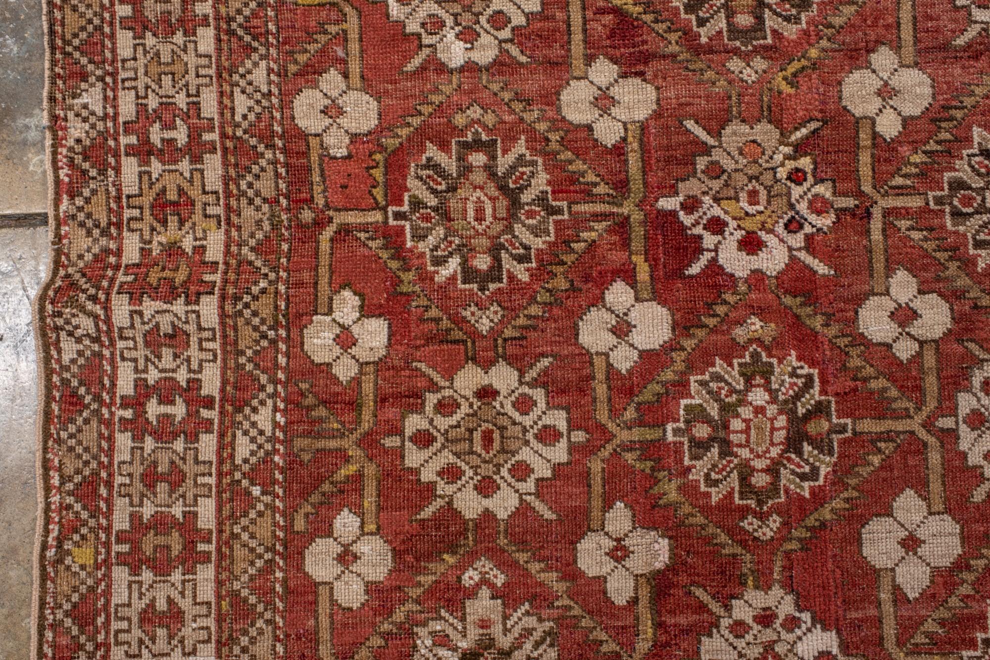 Antiker kaukasischer Schirwan-Teppich mit Gitter- und Rosettenmotiven im Zustand „Gut“ im Angebot in New York, NY