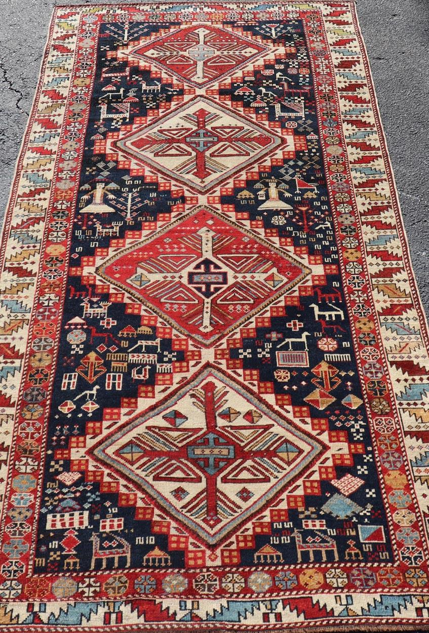 Ancien tapis caucasien Shirvan avec médaillons et symboles tribaux 3'9 x 8'0 en vente 2