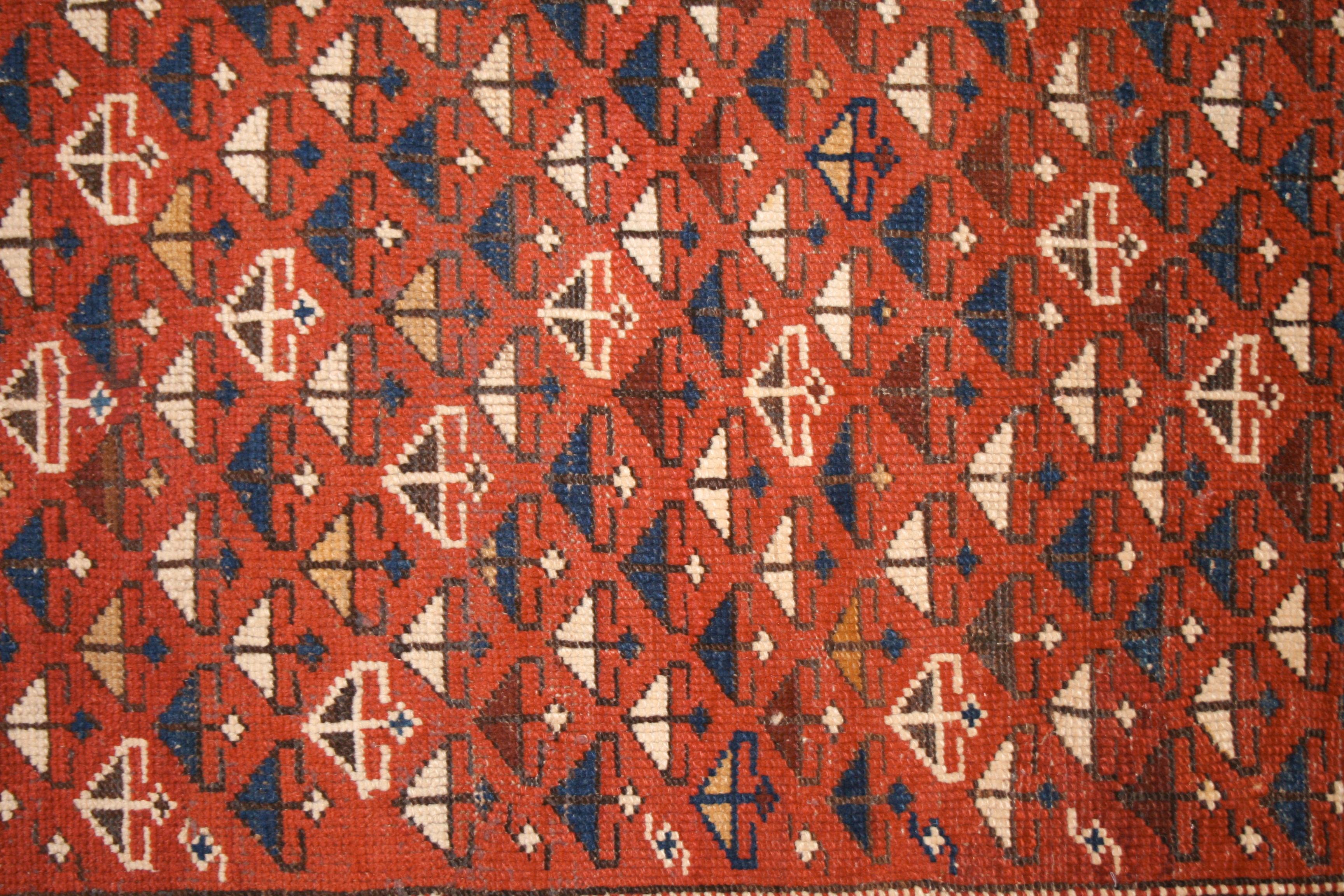 Kazakh Tapis Shirvan caucasien ancien avec motif de bouclier en vente