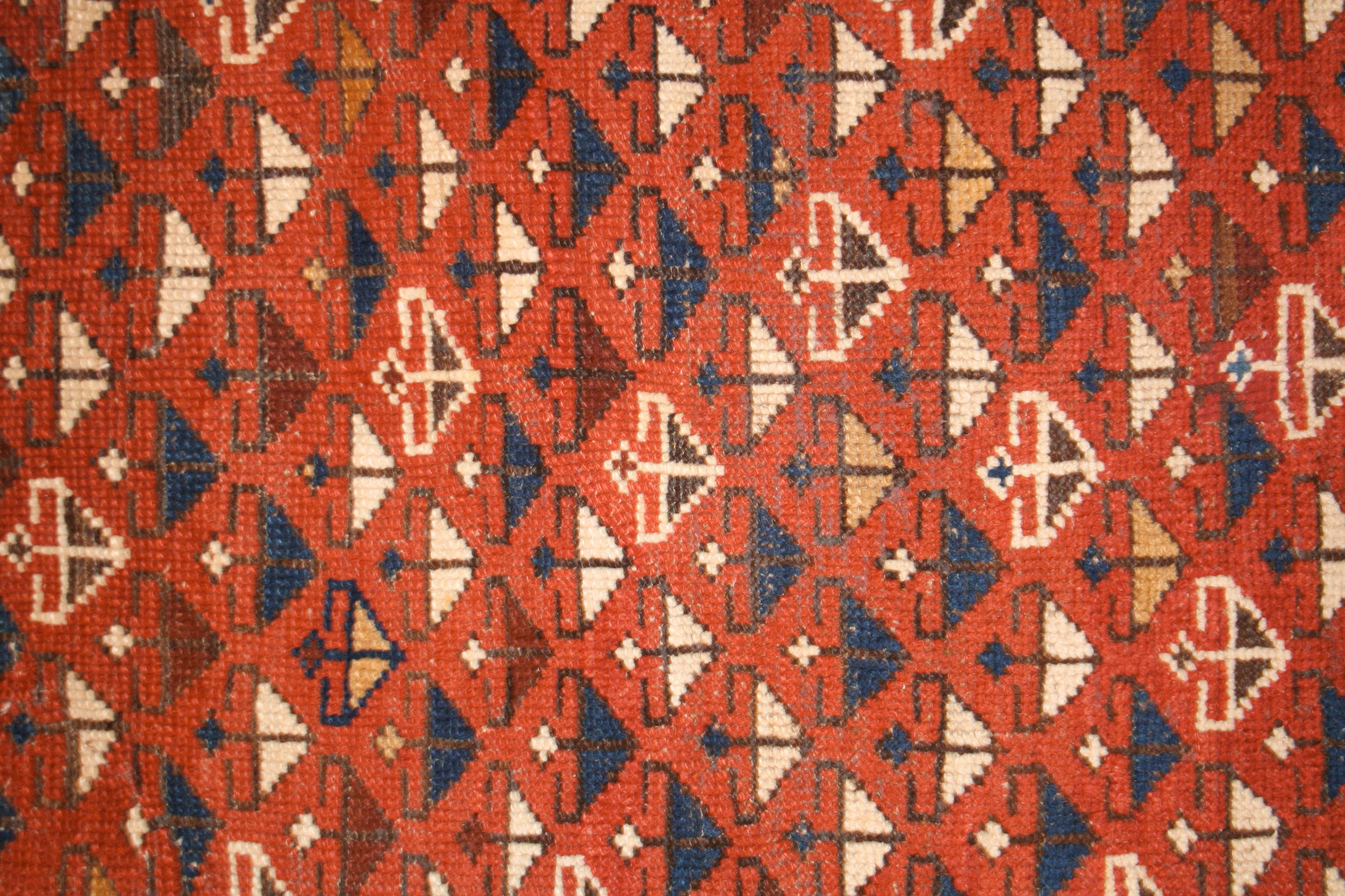 Caucasien Tapis Shirvan caucasien ancien avec motif de bouclier en vente