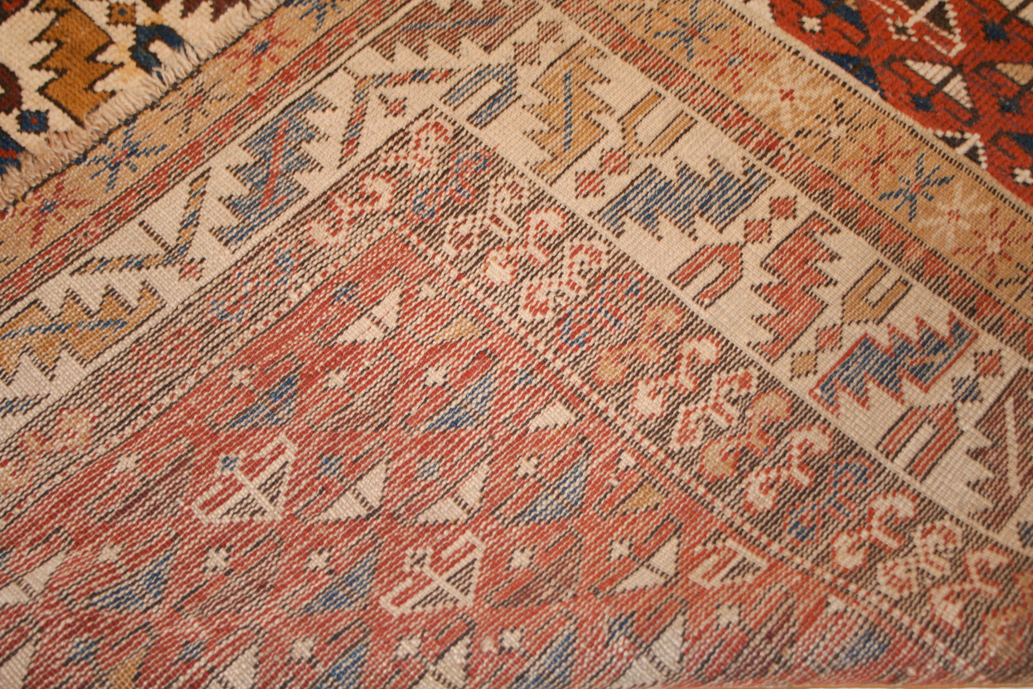 Laine Tapis Shirvan caucasien ancien avec motif de bouclier en vente