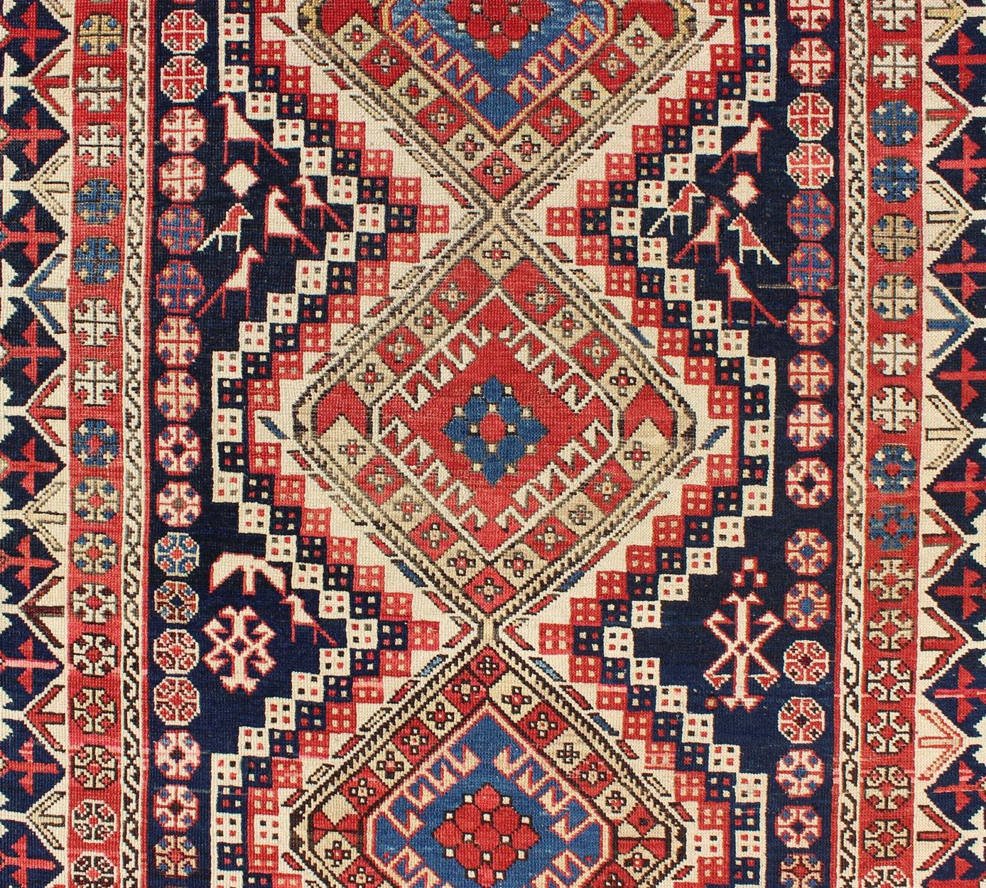 Laine Tapis Shirvan caucasien ancien à motifs tribaux et médaillons en vente