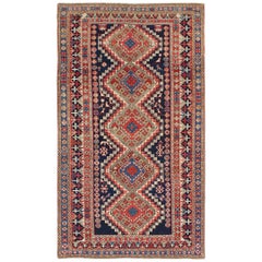 Tapis Shirvan caucasien ancien à motifs tribaux et médaillons