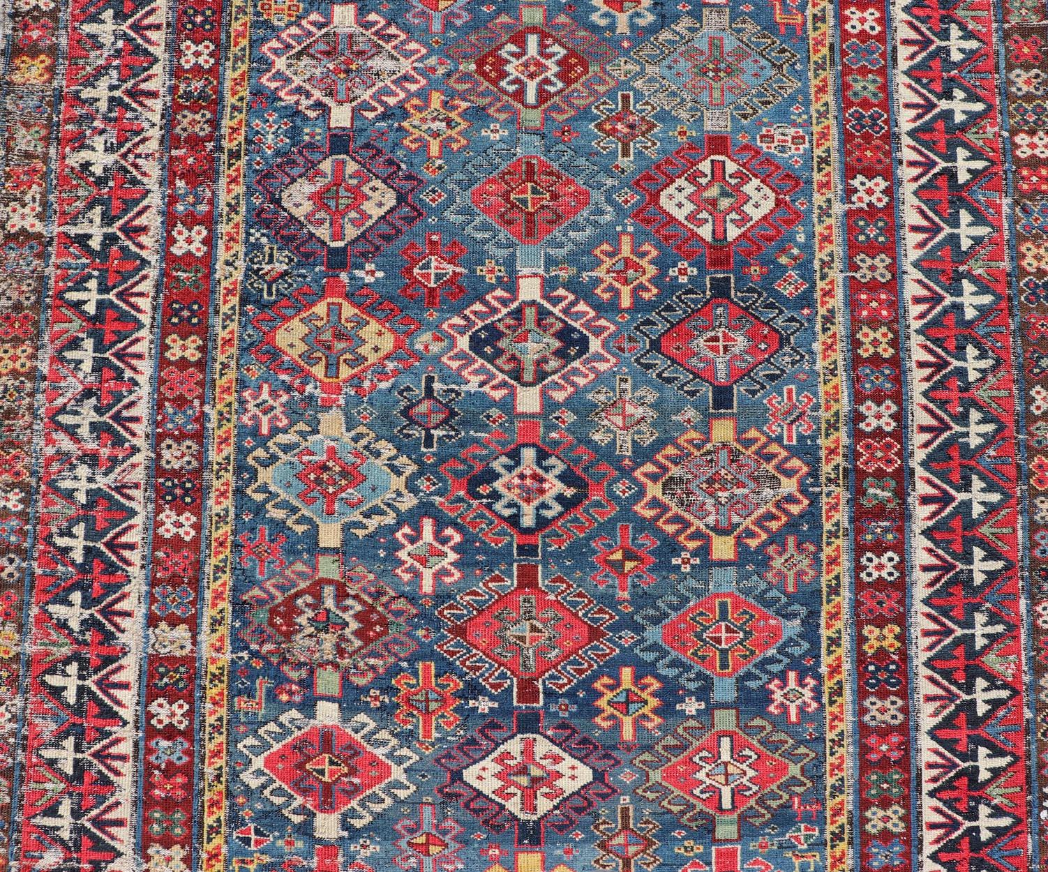 Alfombra antigua caucásica Shirvan con motivos tribales en azul vibrante 3'9 x 8'8 en venta 4