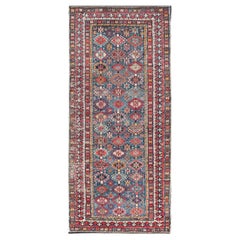 Alfombra antigua caucásica Shirvan con motivos tribales en azul vibrante 3'9 x 8'8