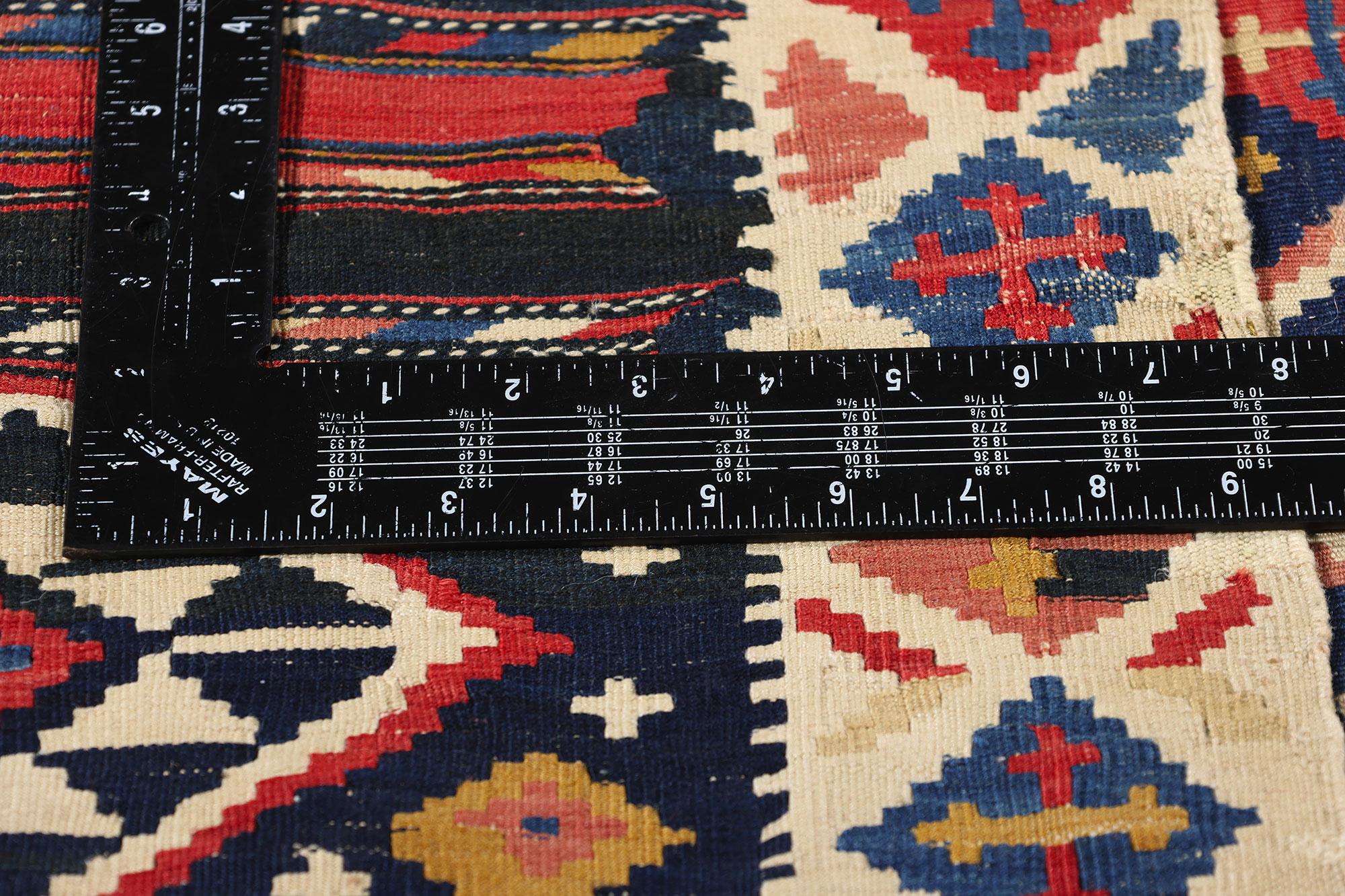 Tapis caucasien ancien Shirvan tribal à tissage plat Bon état - En vente à Dallas, TX