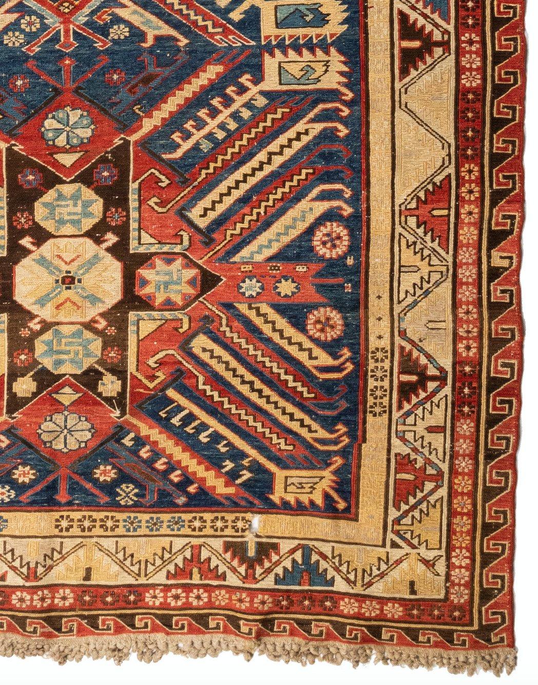 Spätes 19. Jh. Antiker kaukasischer Rot-Blau-Gold-Stammes-Sumak-Teppich (Handgewebt) im Angebot