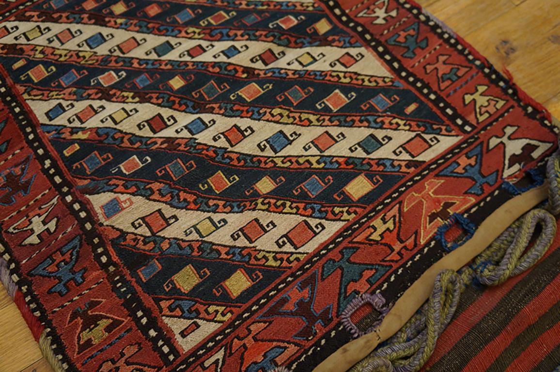 Persische Soumak-Cargo-Taschen des frühen 20. Jahrhunderts ( 1'' 4 x 4'' 4 - 40 x 132) (Handgeknüpft) im Angebot