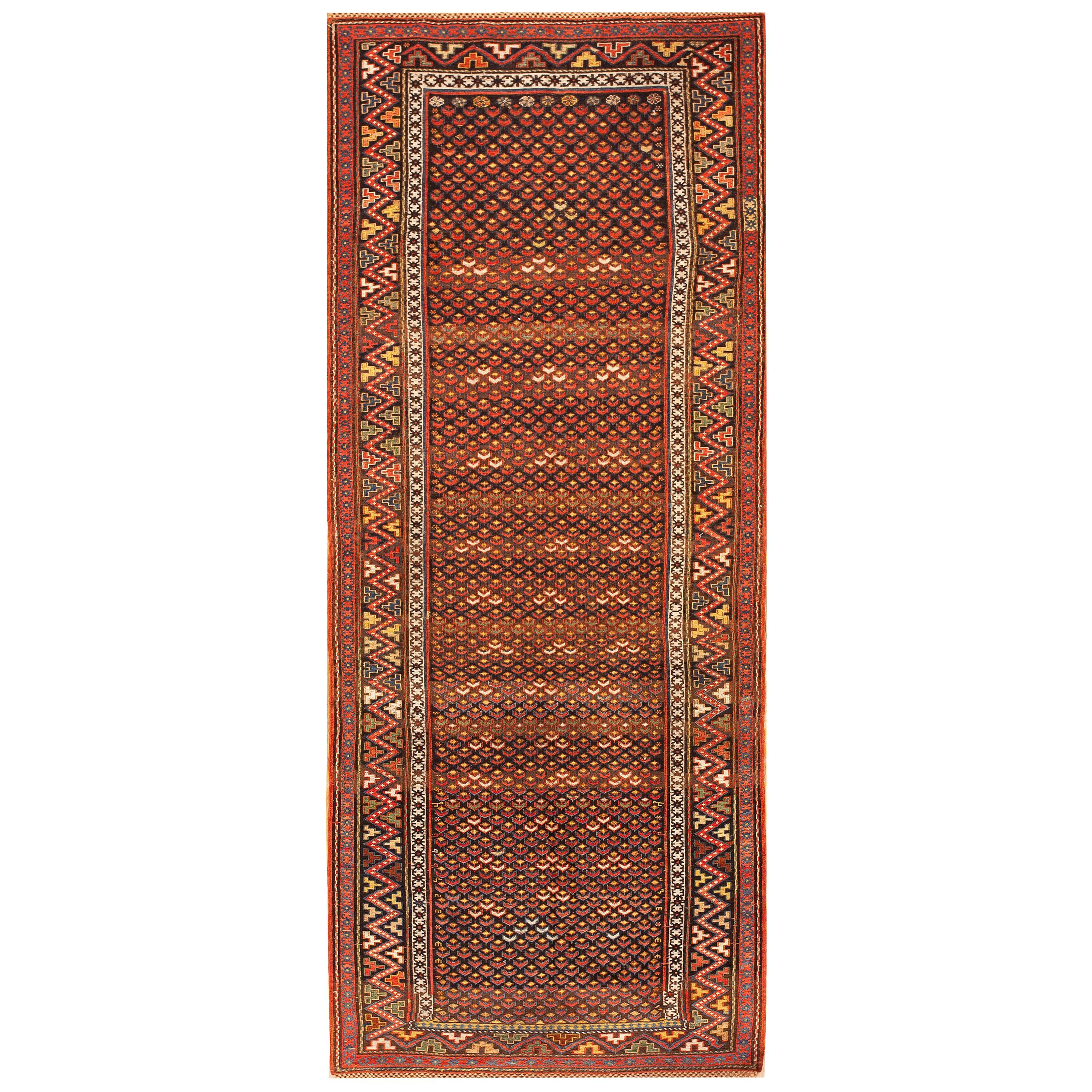 Tapis Soumak caucasien ancien de 3' 8"" x 9' 2"" 