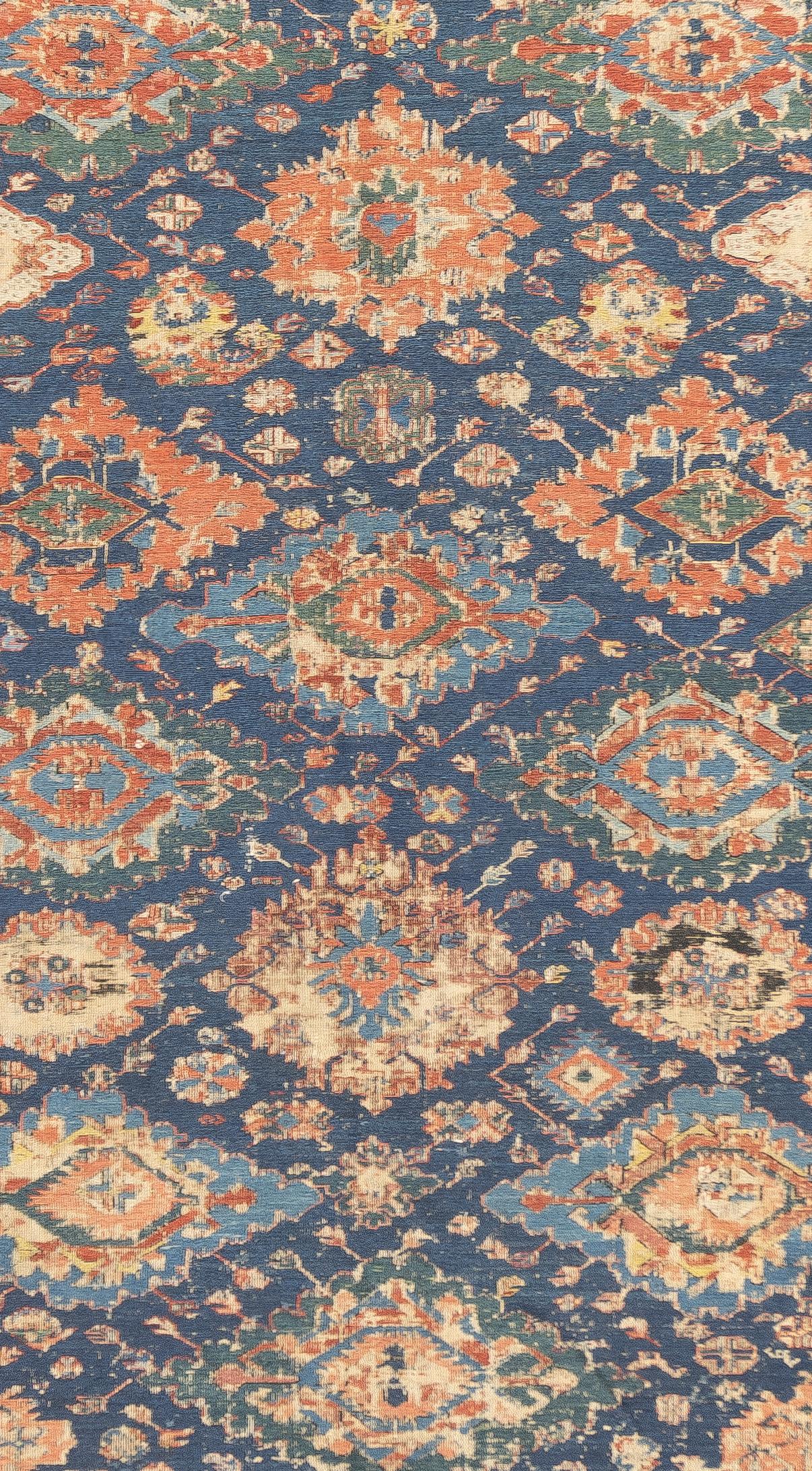 Antiker kaukasischer Sumak-Teppich 4'3'' x 8'3'' (Kaukasisch) im Angebot