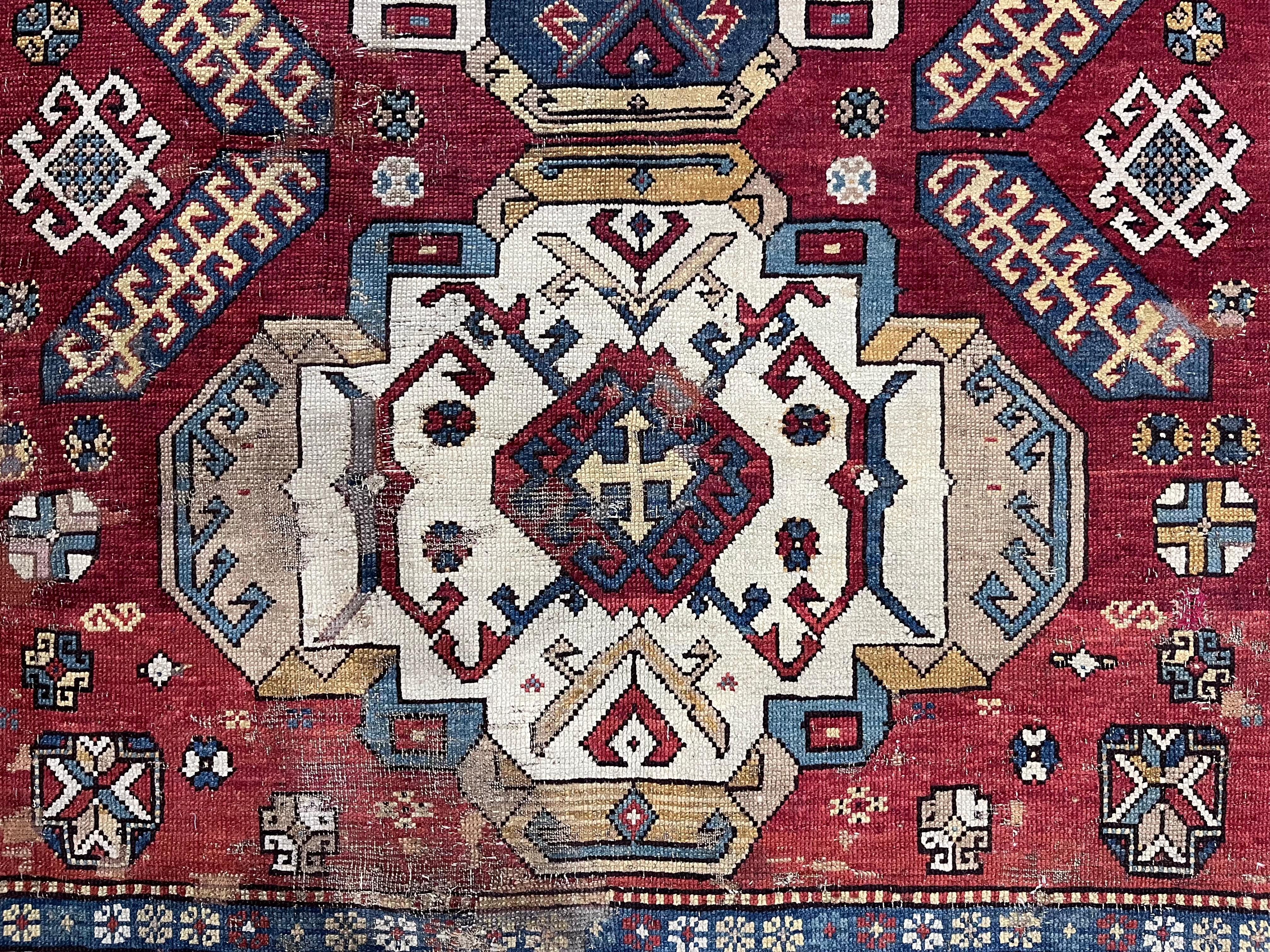 Antiker kaukasischer Sumak-Teppich 5'8 x 9'10 (Kaukasisch) im Angebot