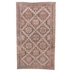 Ancien tapis caucasien Sumak avec des médaillons étoilés en treillis dans des tons de terre