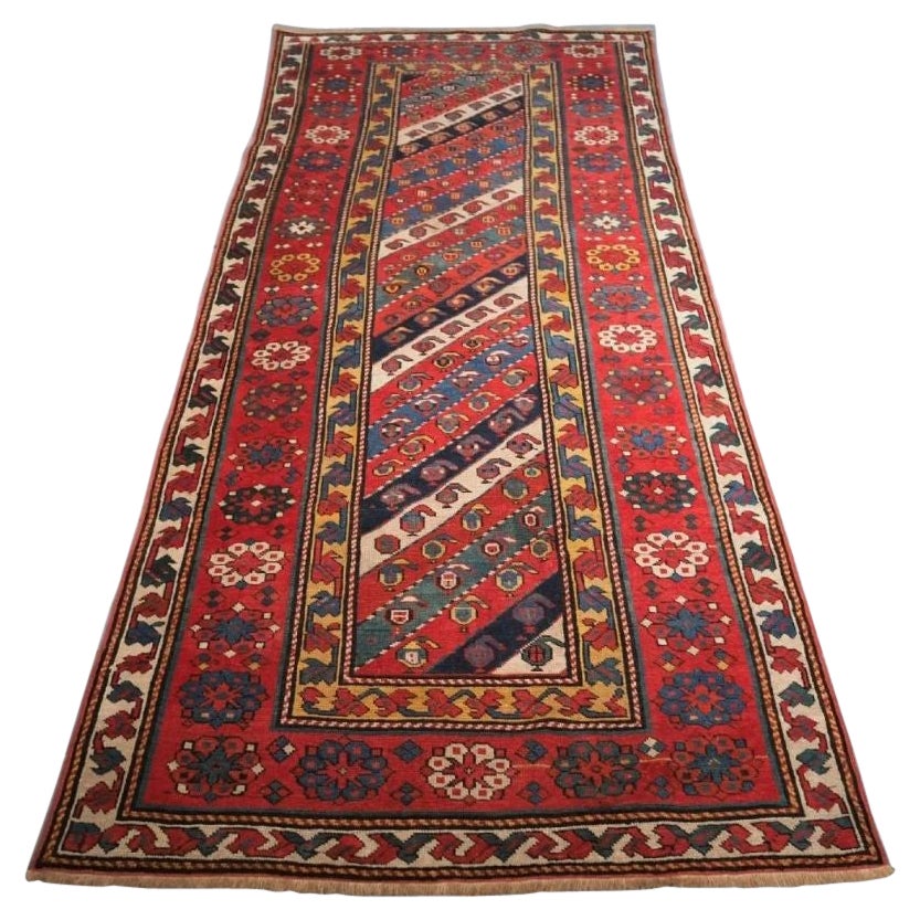Antiker kaukasischer langer kaukasischer Talish-Teppich mit diagonalen Streifenmuster, um 1890