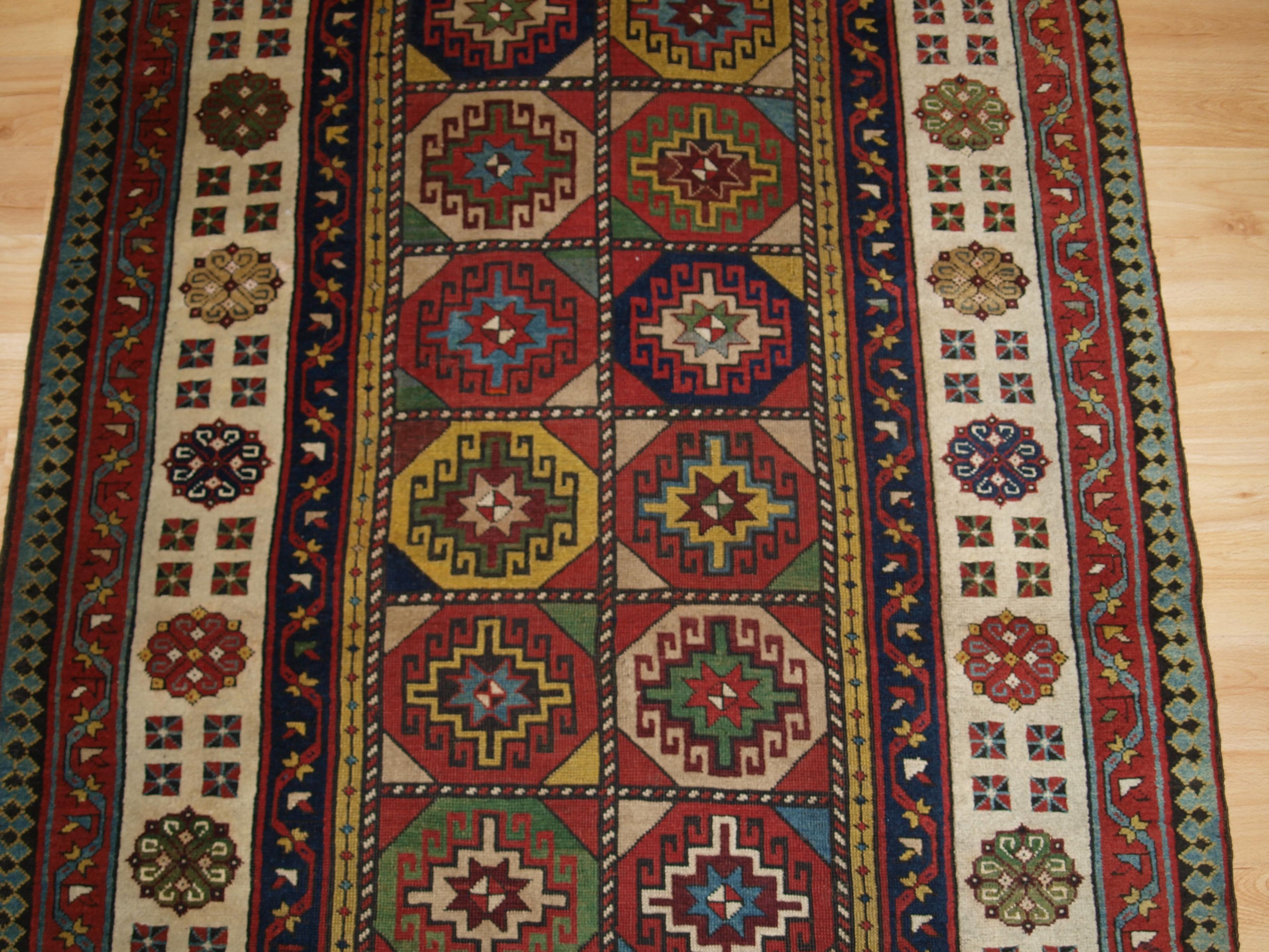 Ancien tapis talish du Caucase long avec motif de golfe Memling en vente 1