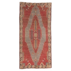 Antiker kaukasischer Stammeskunst-Teppich im Art déco-Stil, Galerieteppich, breiter Flursteppich