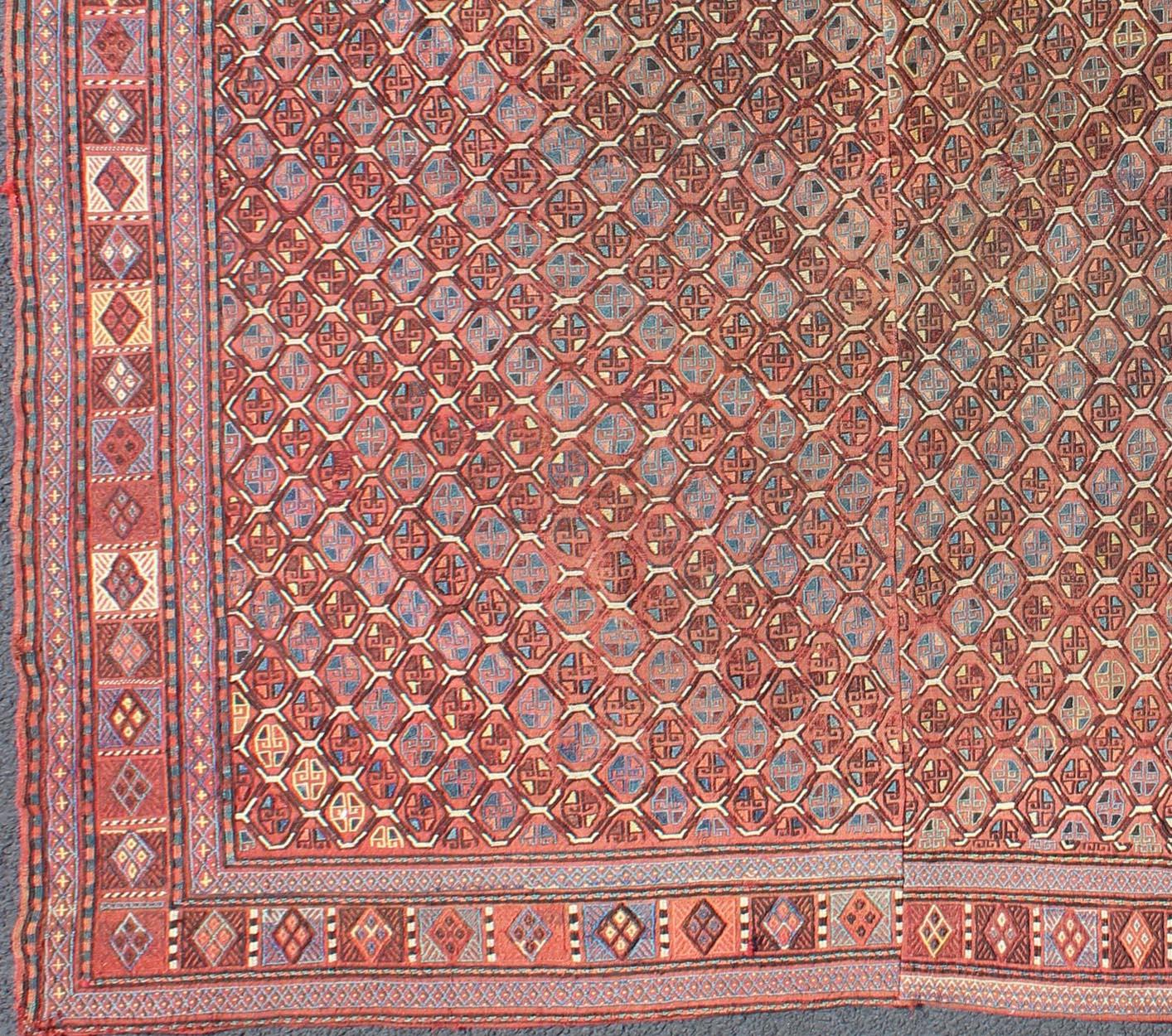Tapis ancien Verneh du Caucase avec des motifs géométriques en rouge doux, bleu, vert, ivoire et multicolores, tapis 11-90108, pays d'origine / type : Caucase / Verneh, vers 1900.

Ce tapis caucasien ancien au design moderne présente un motif