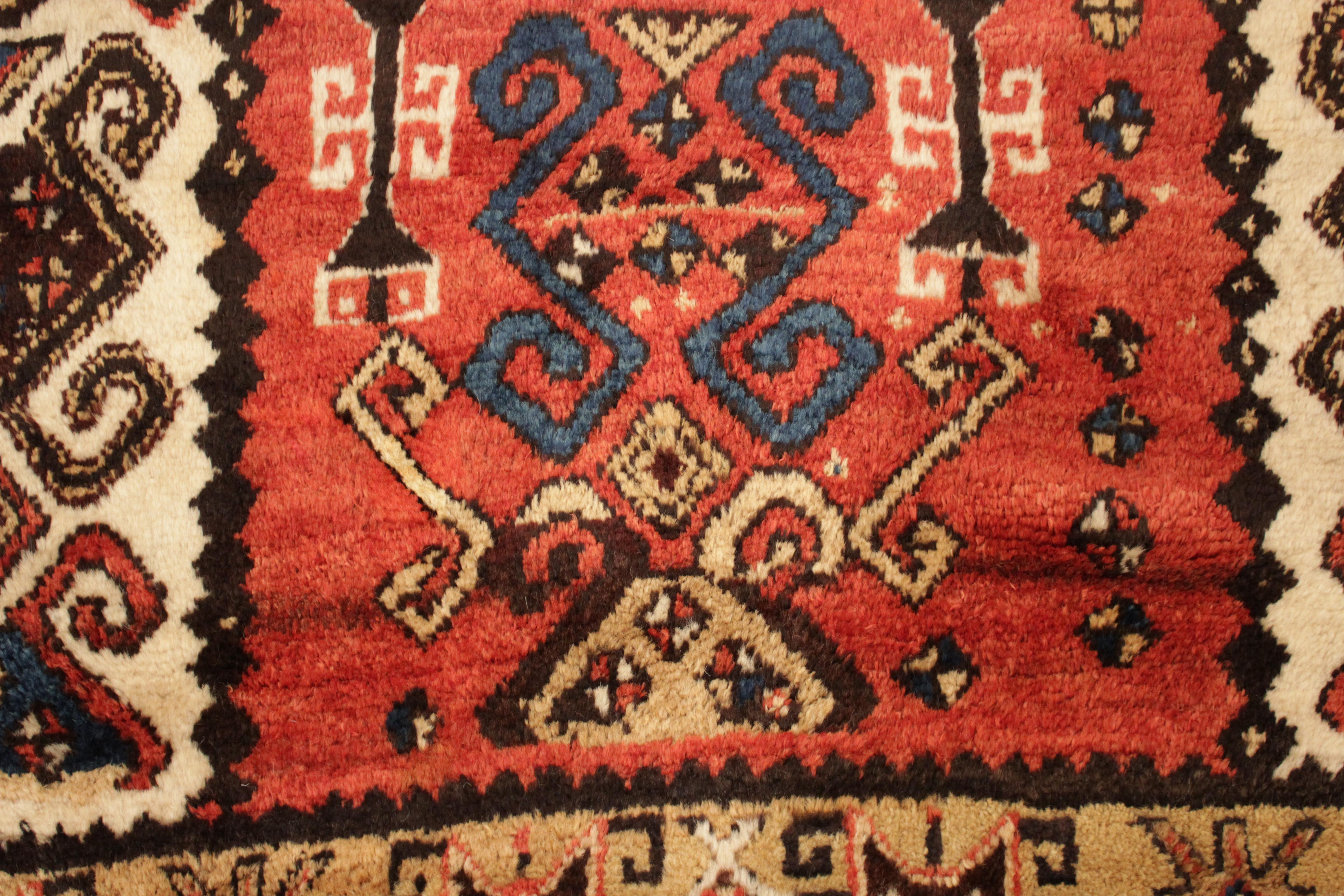 The group of weavings known as Zakatala has been been discovered only in recent times by the rug world. The fall of the Soviet Russia has meant an opening of frontiers which enabled the appearance in the West of previously unknown types, which until