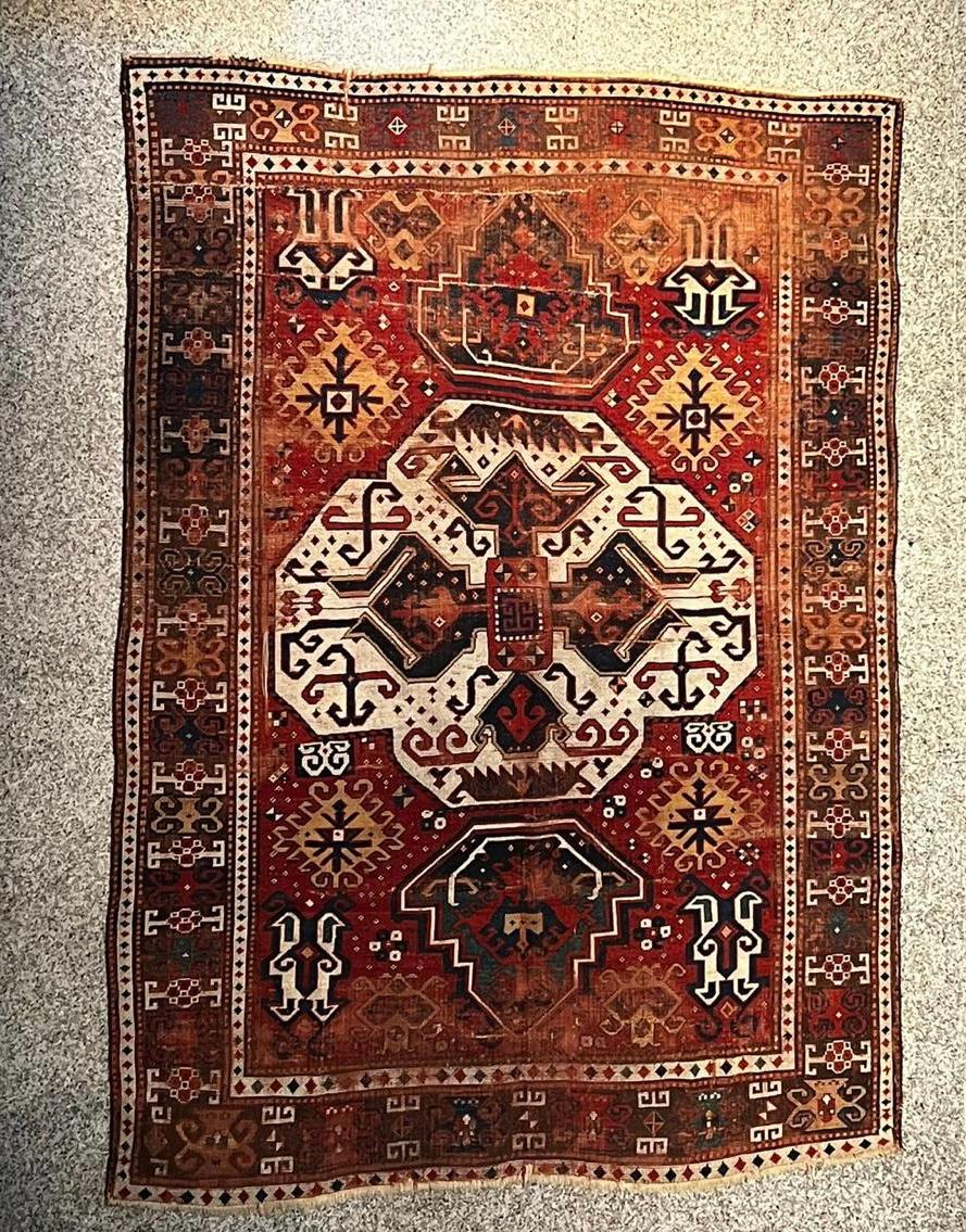 ANTIQUE KAZAK LORI PAMBAK - SOUTH-WEST CAUCASUS REGION - BORCHALI DISTRICT - CIRCA 1850.

Important Kazak with an octagonal central twenty-sided medallion formed by a red and blue pole-bae which contains a magnificent and archaic decoration of